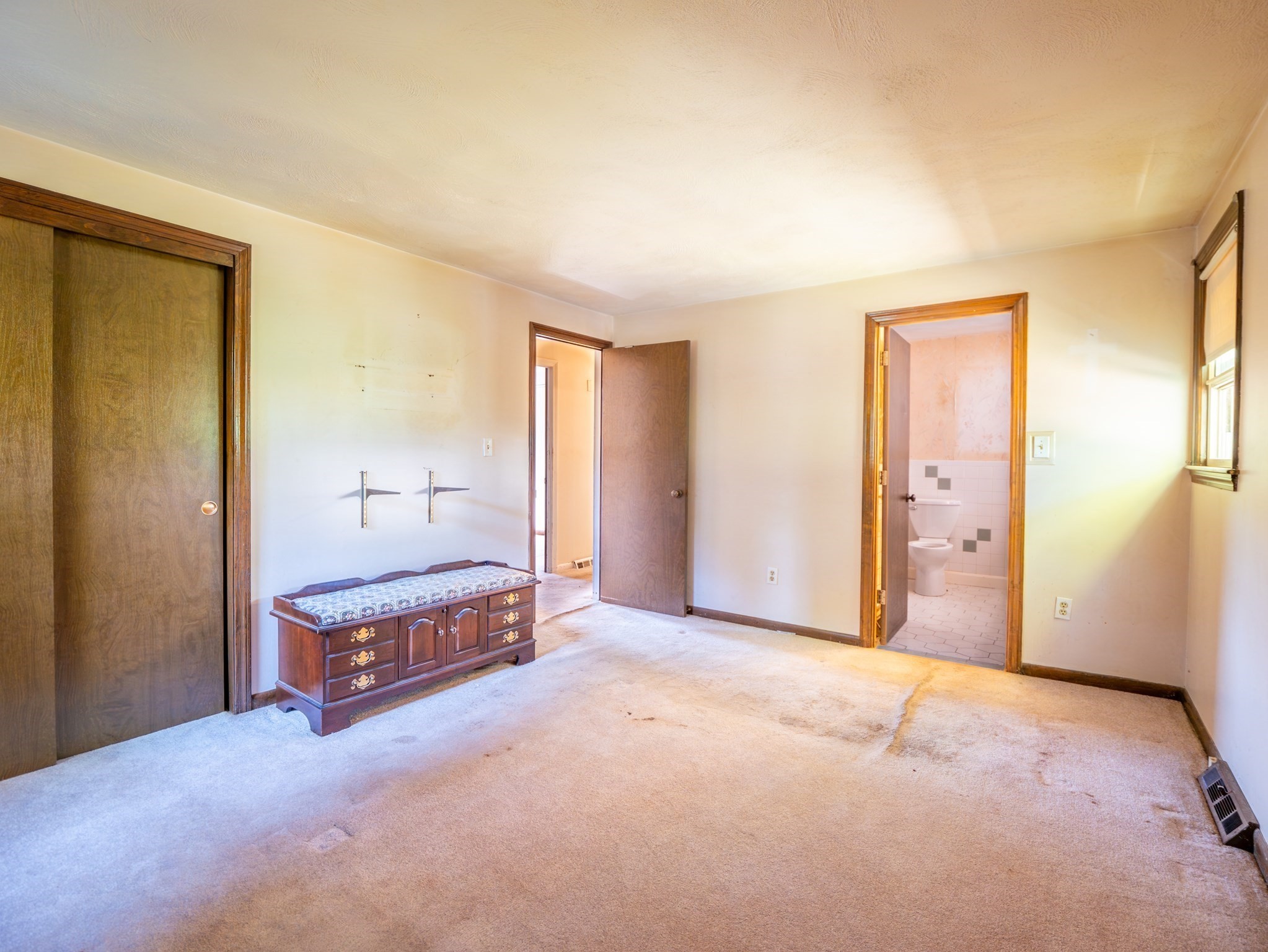 27 State Street Property Photo 8