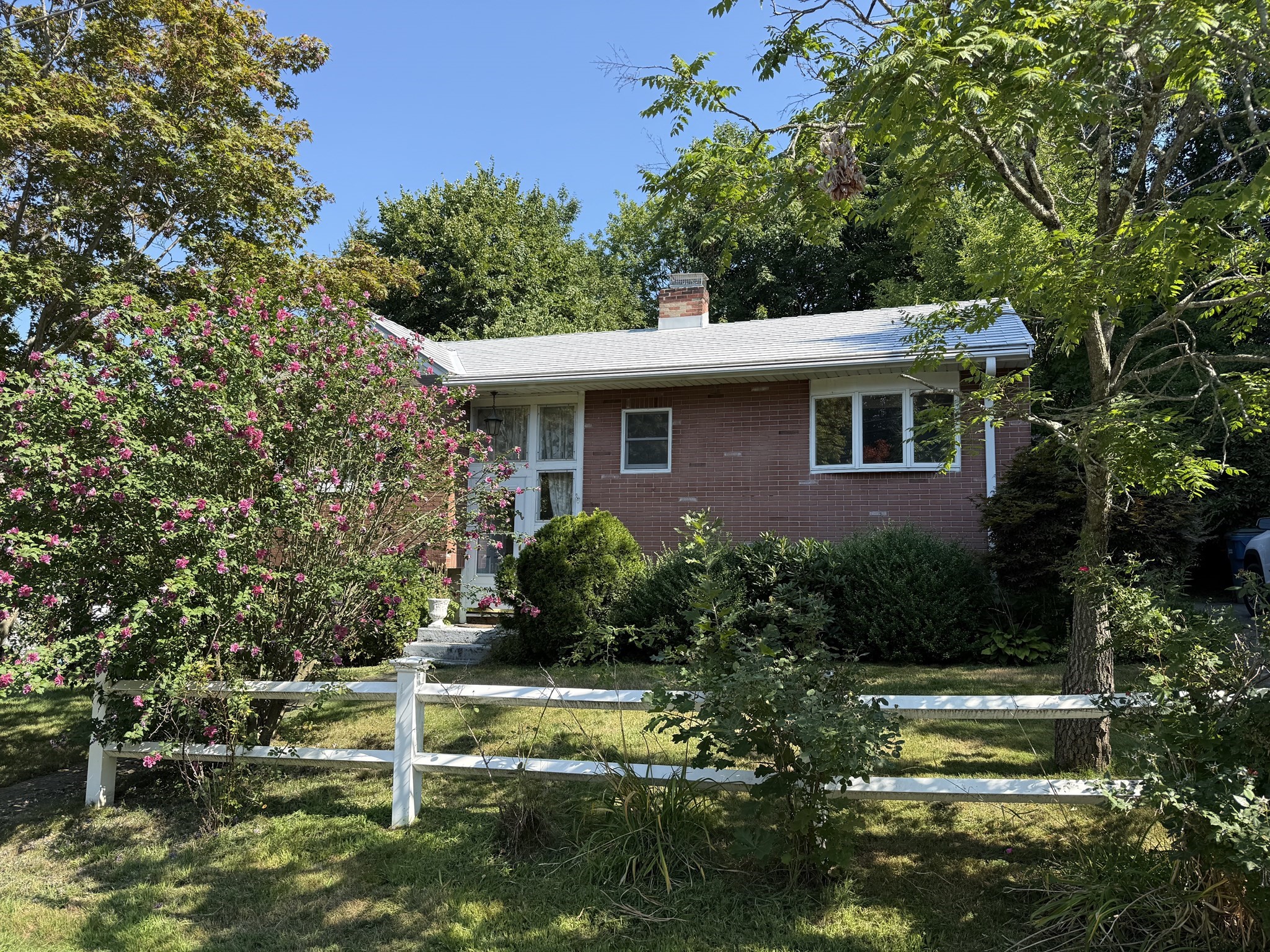 100 Walnut St Property Photo 1