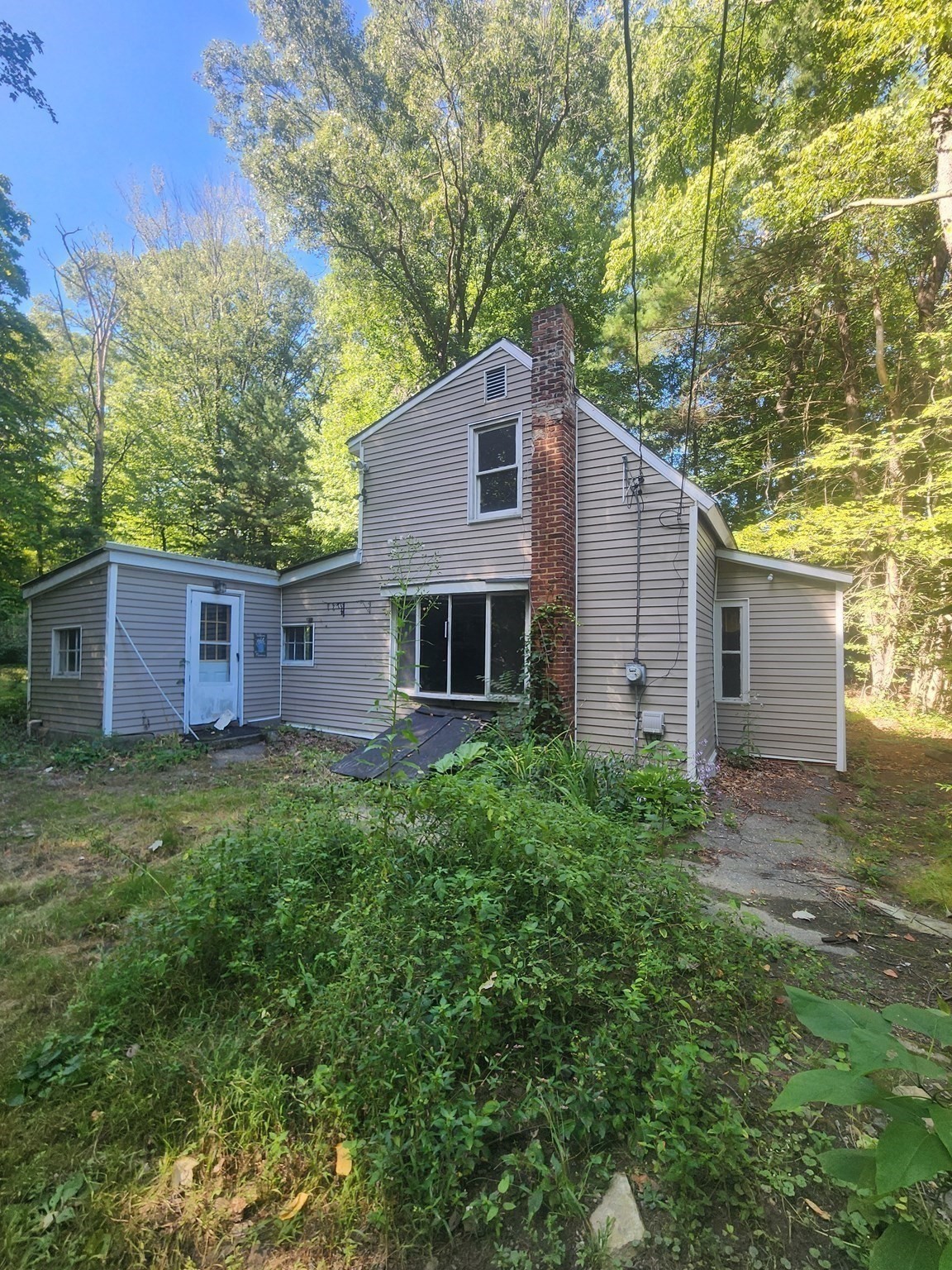 64 1/2 Wallace Avenue Property Photo 1