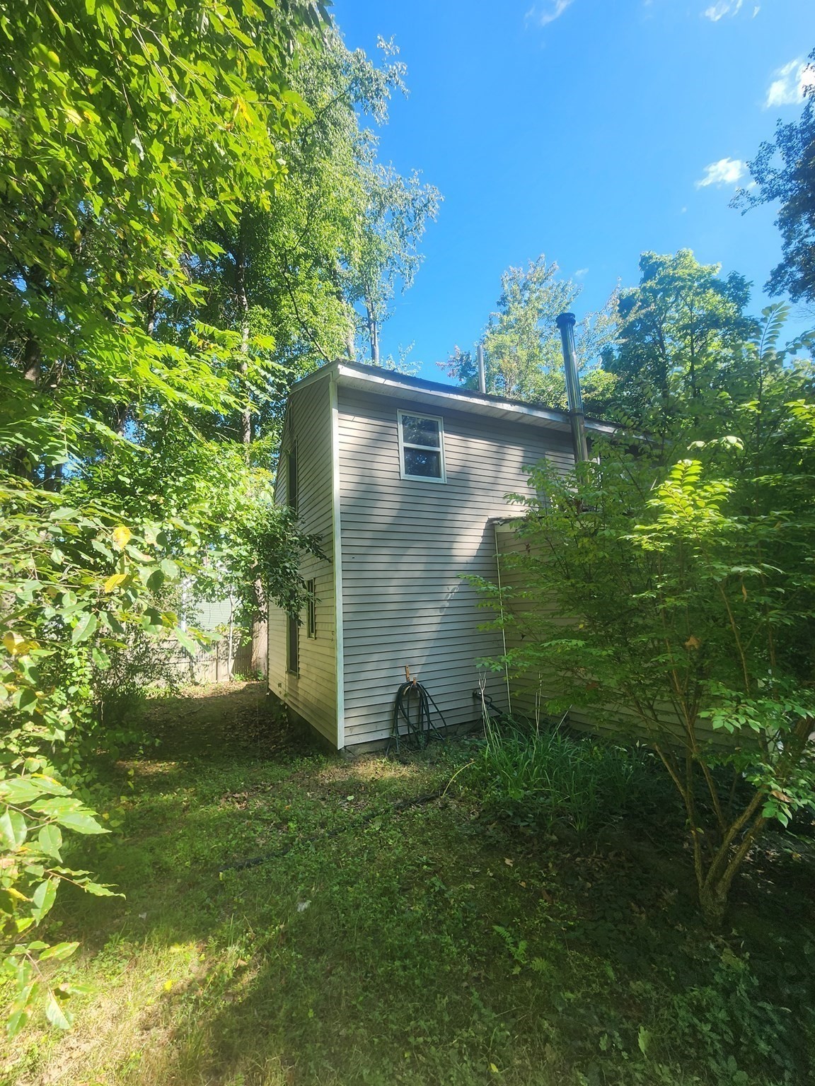 64 1/2 Wallace Avenue Property Photo 4