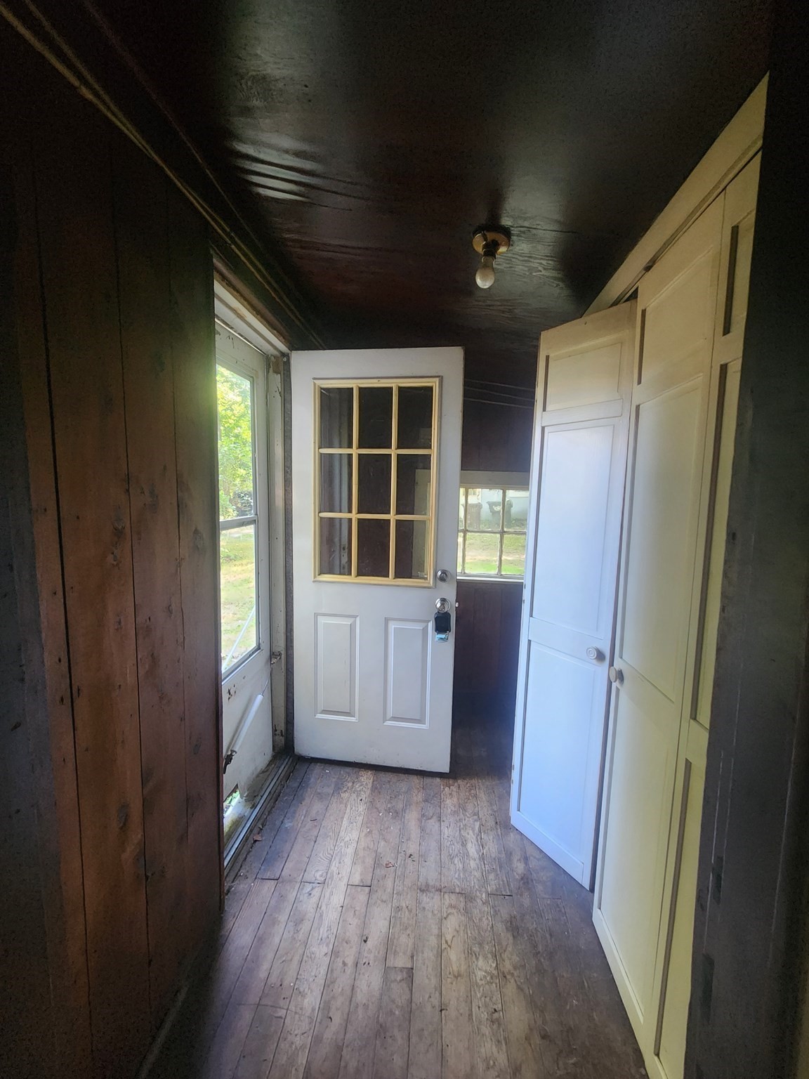 64 1/2 Wallace Avenue Property Photo 7