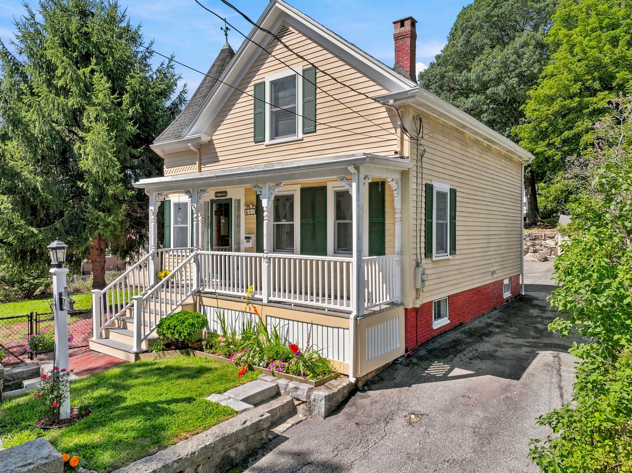 61 Myrtle Ave Property Photo 2