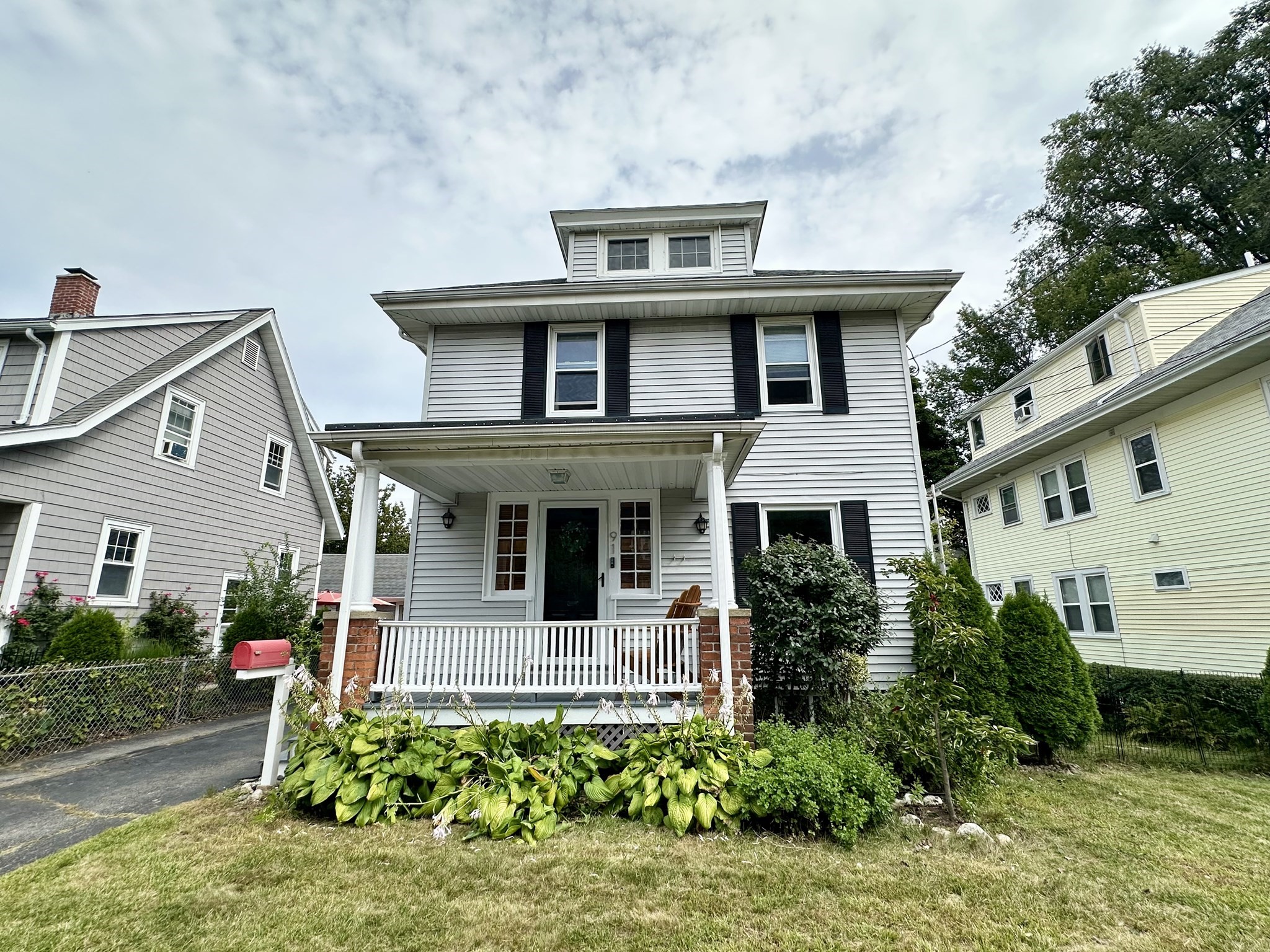 91 Davis St Property Photo 1