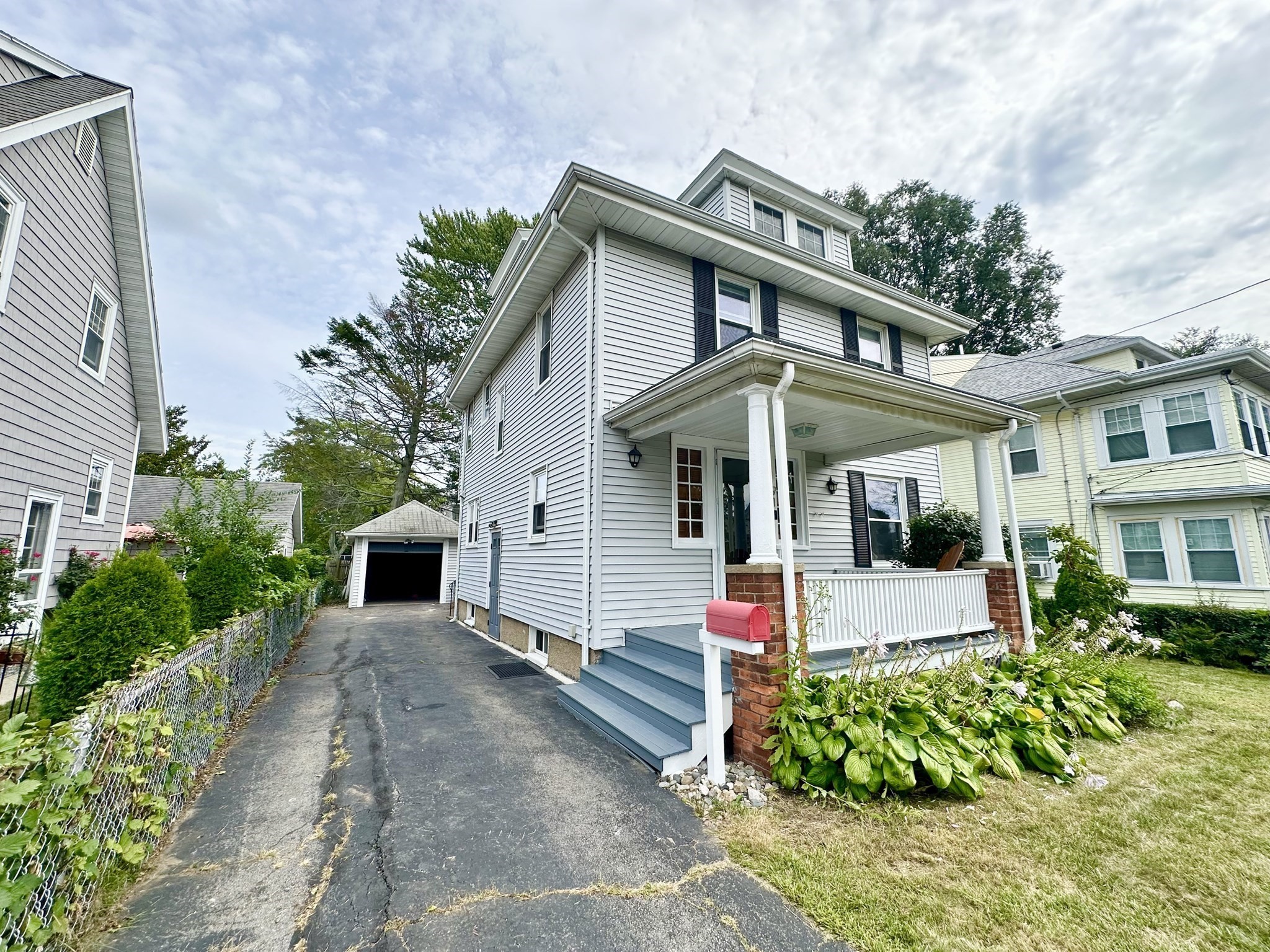 91 Davis St Property Photo 2