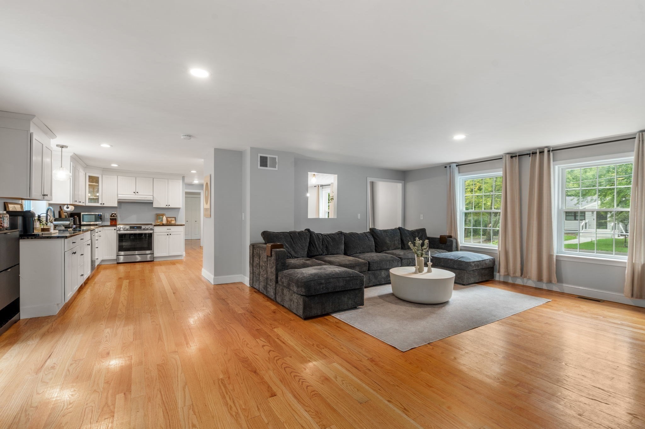 65 Lawrence St Property Photo 2