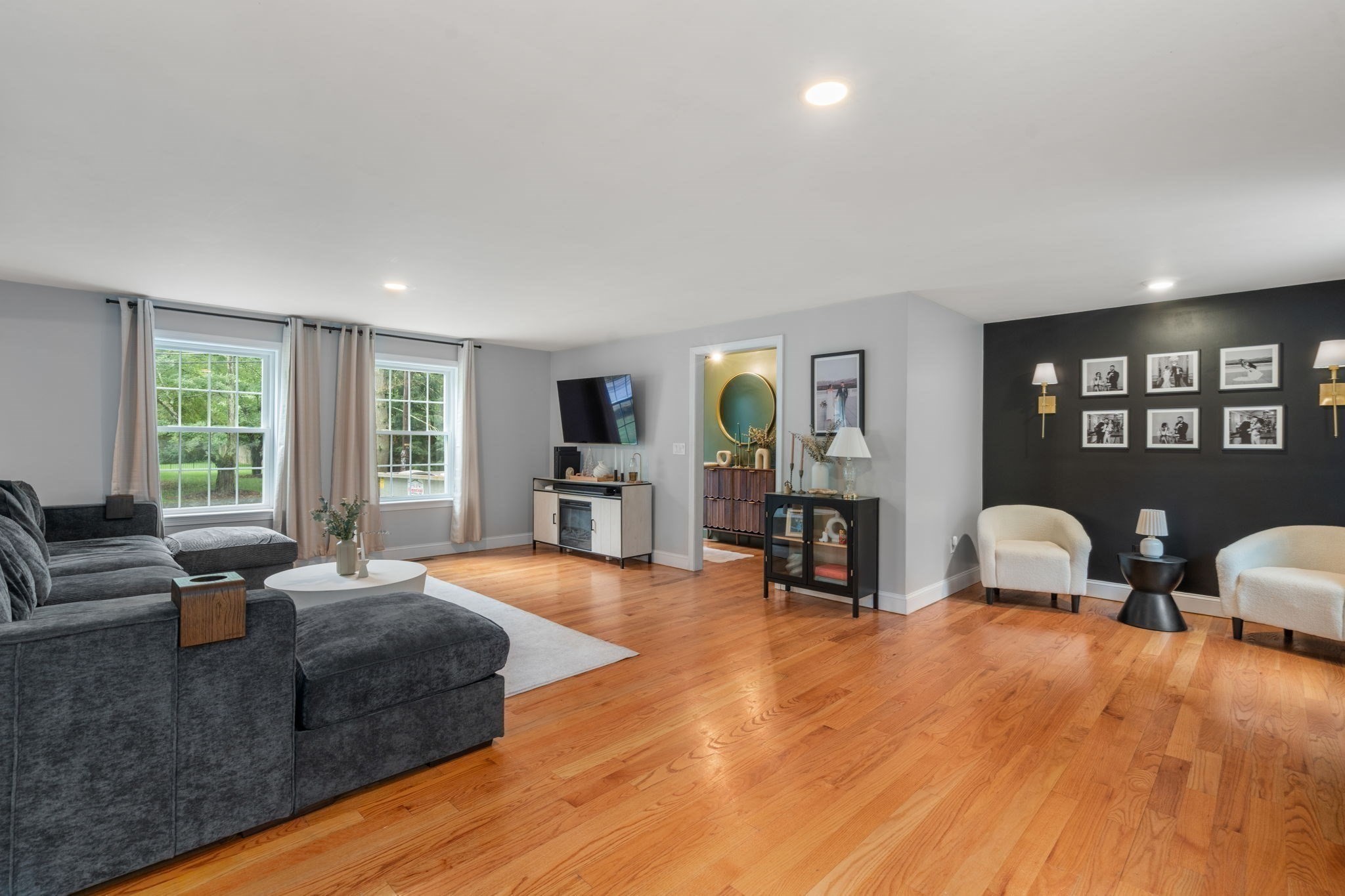 65 Lawrence St Property Photo 3