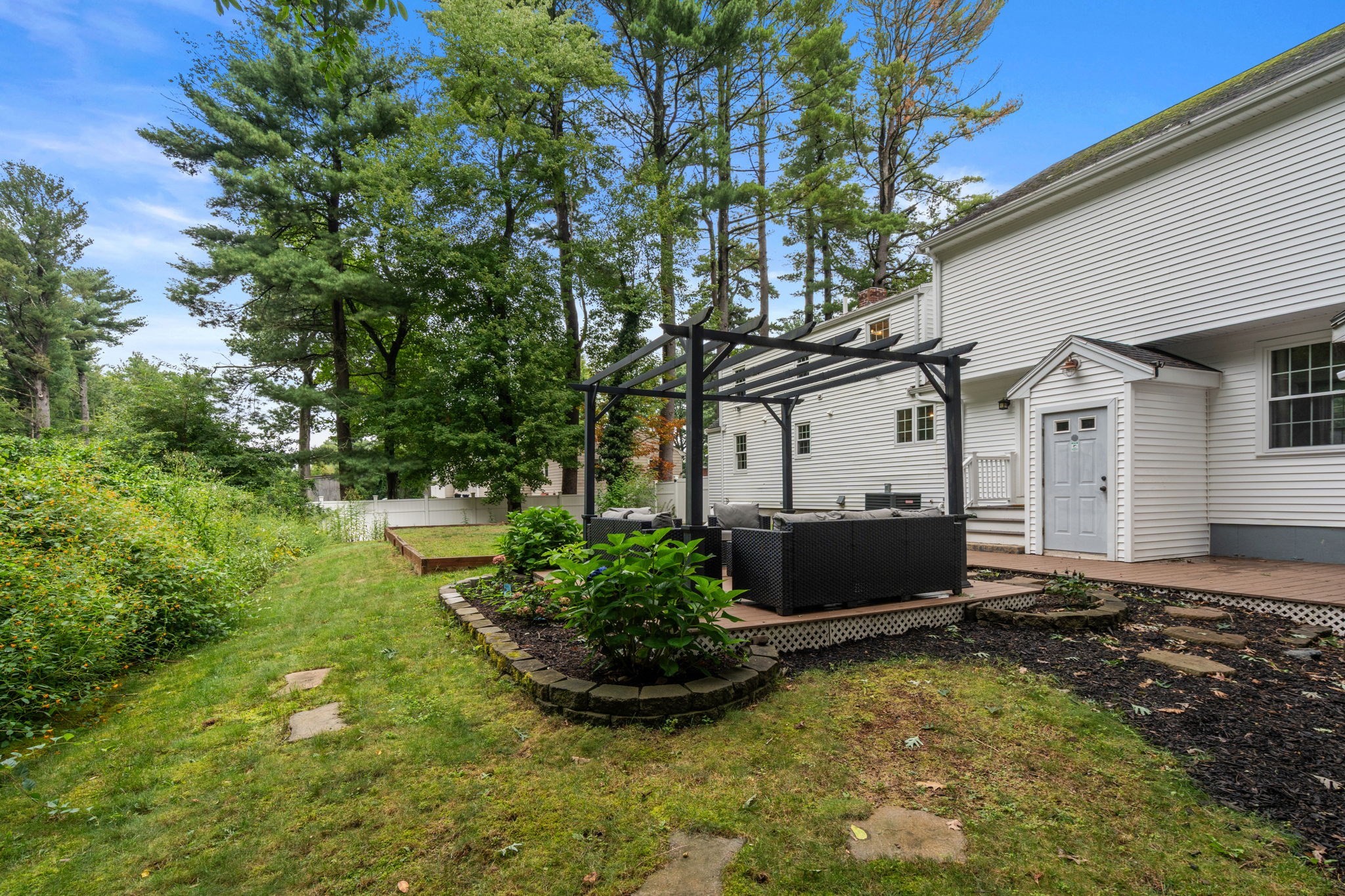 65 Lawrence St Property Photo 23