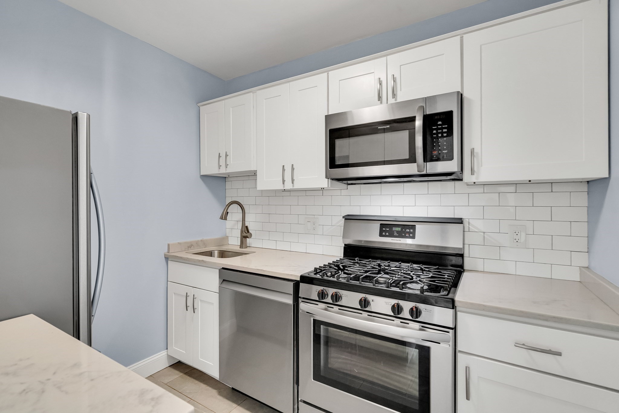 65 East India Row # 23a Property Photo 3