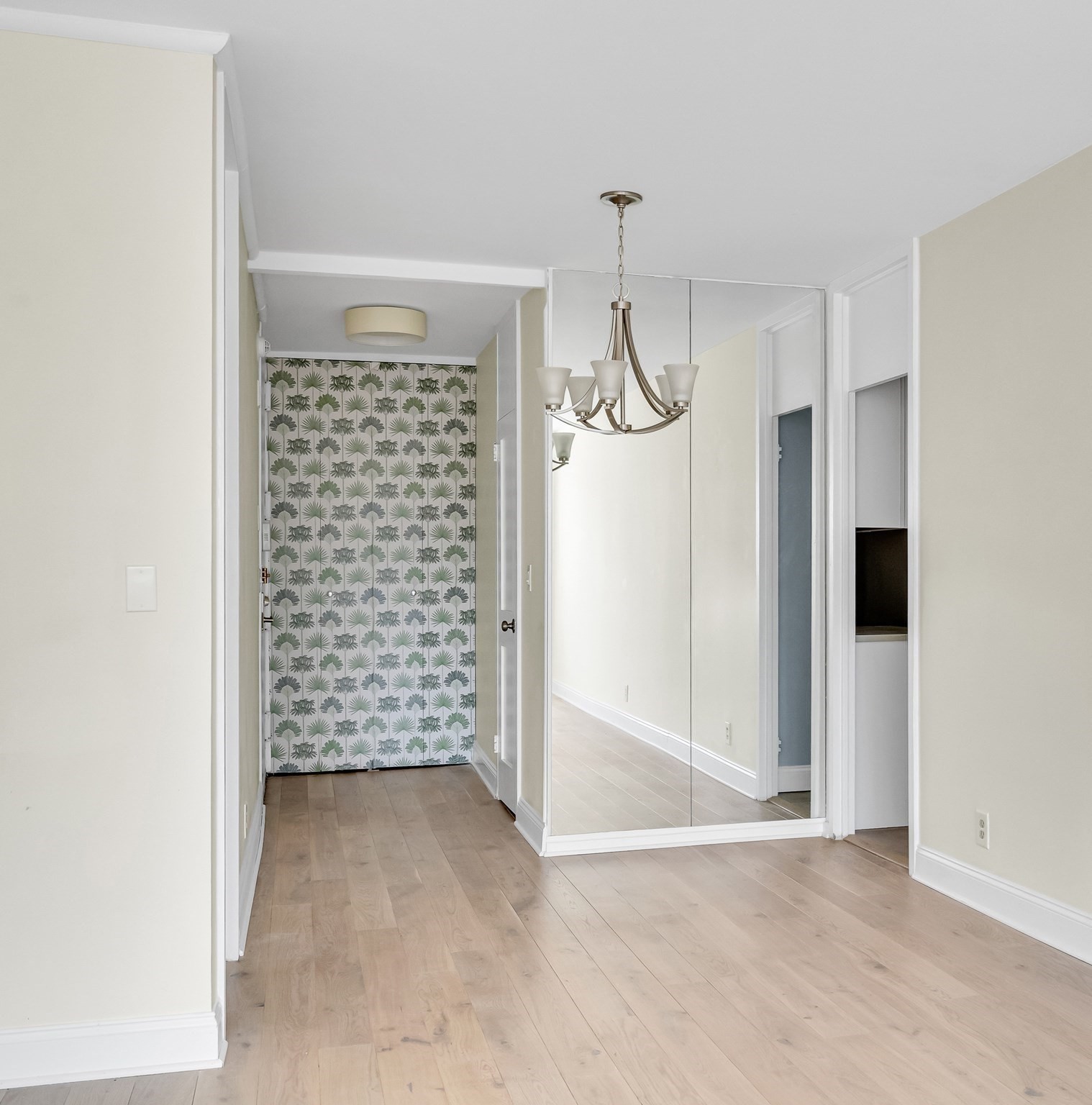 65 East India Row # 23a Property Photo 6