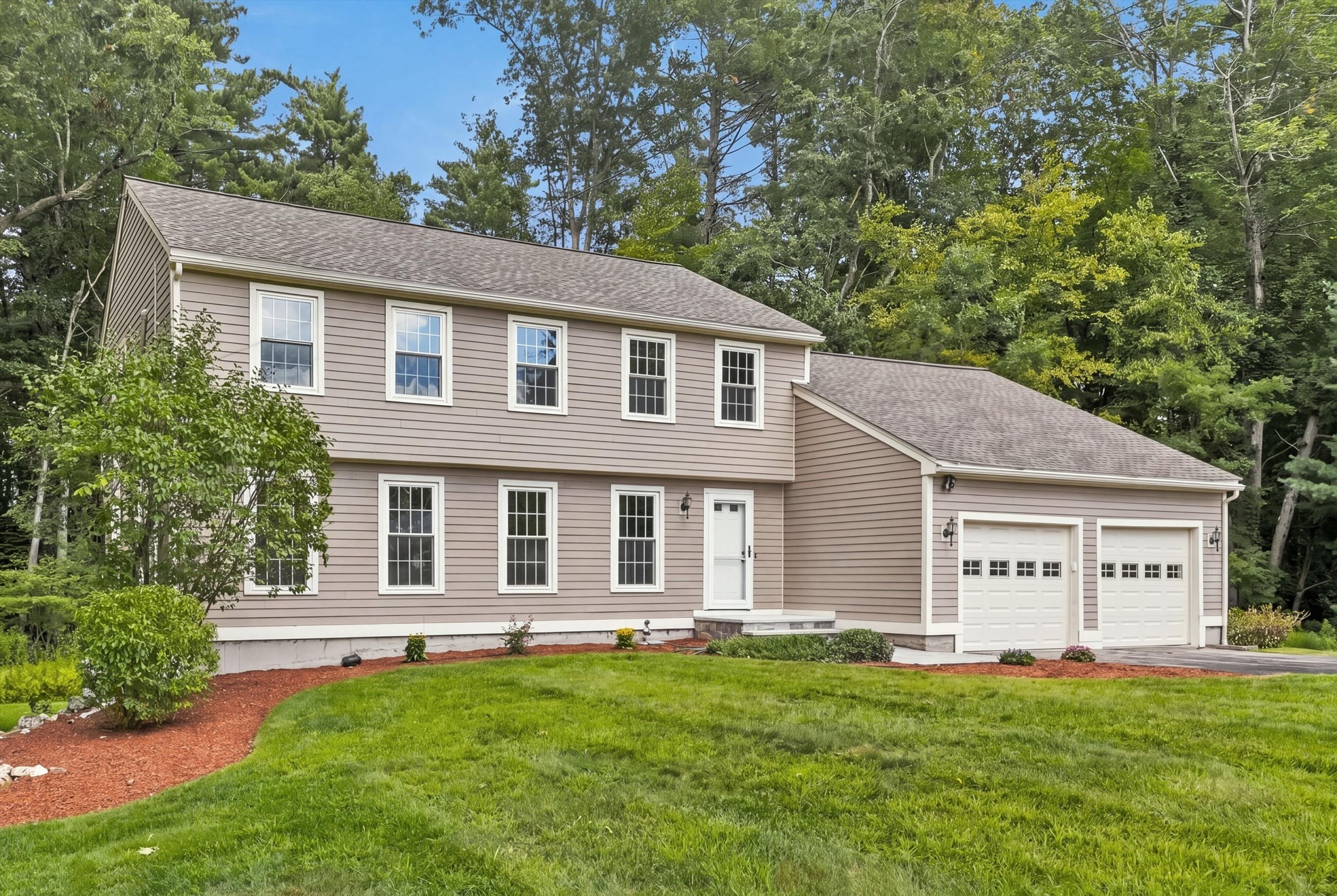 3 Wayside Ln Property Photo 1