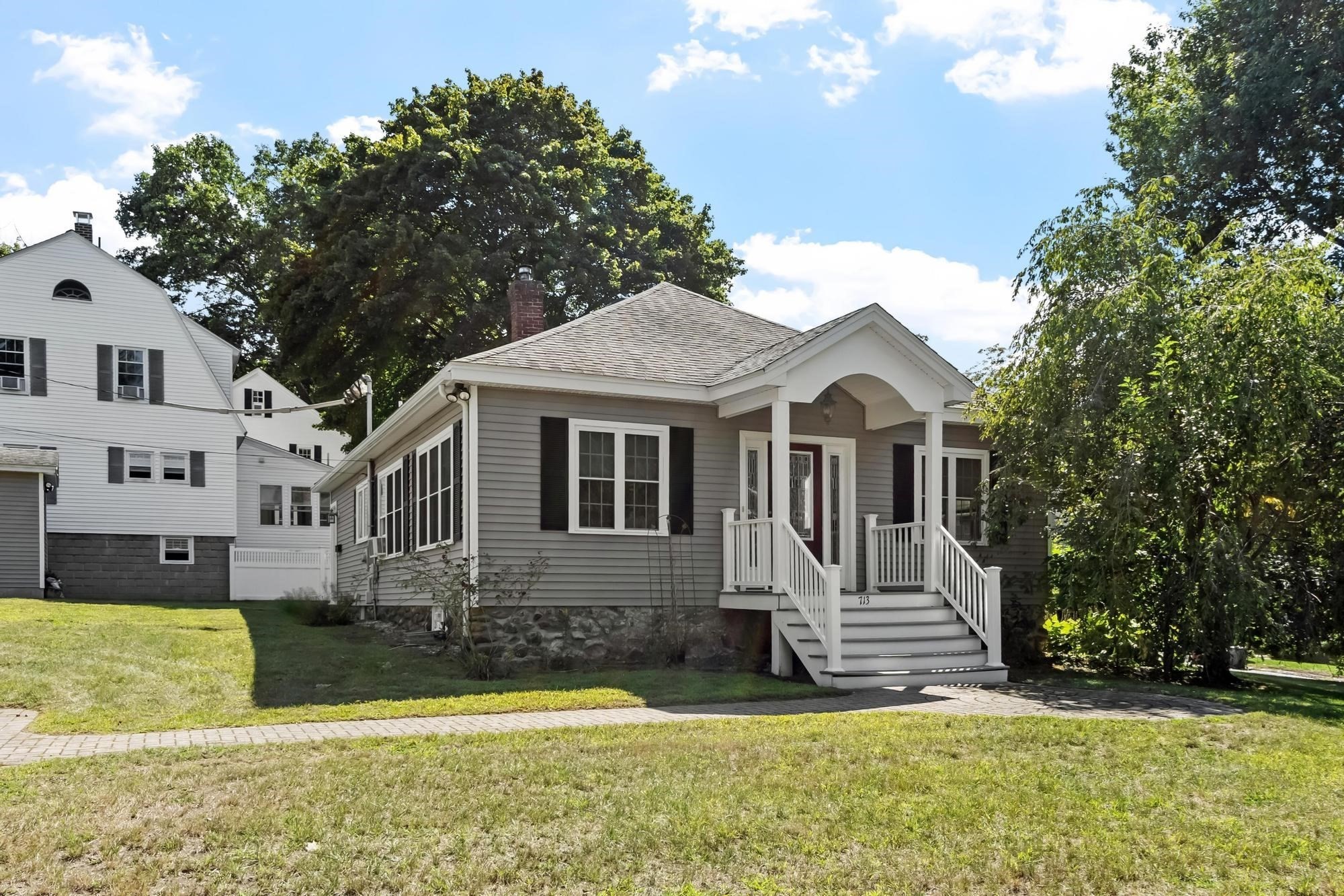 713 E Merrimack Street Property Photo 1