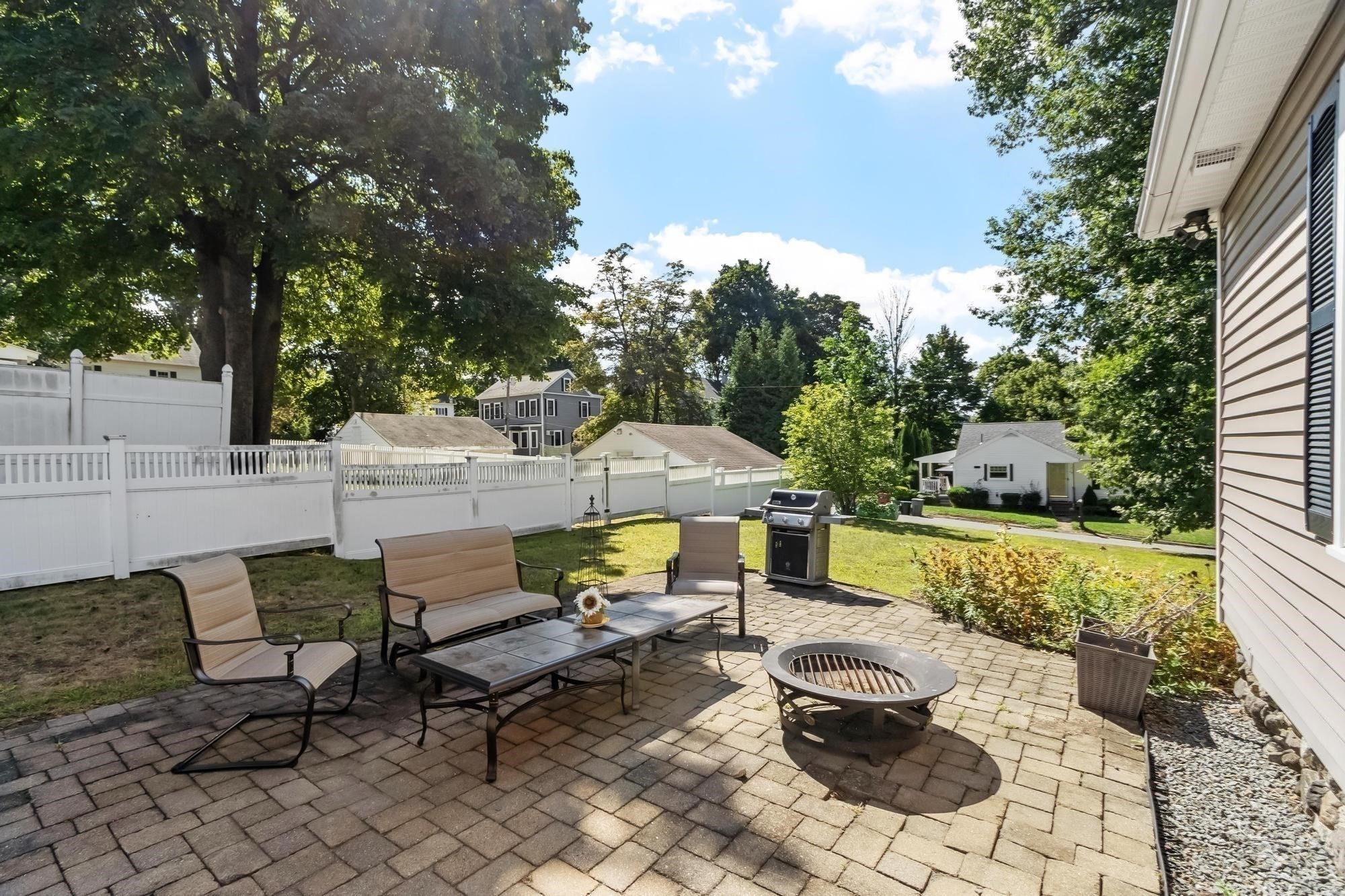 713 E Merrimack Street Property Photo 4
