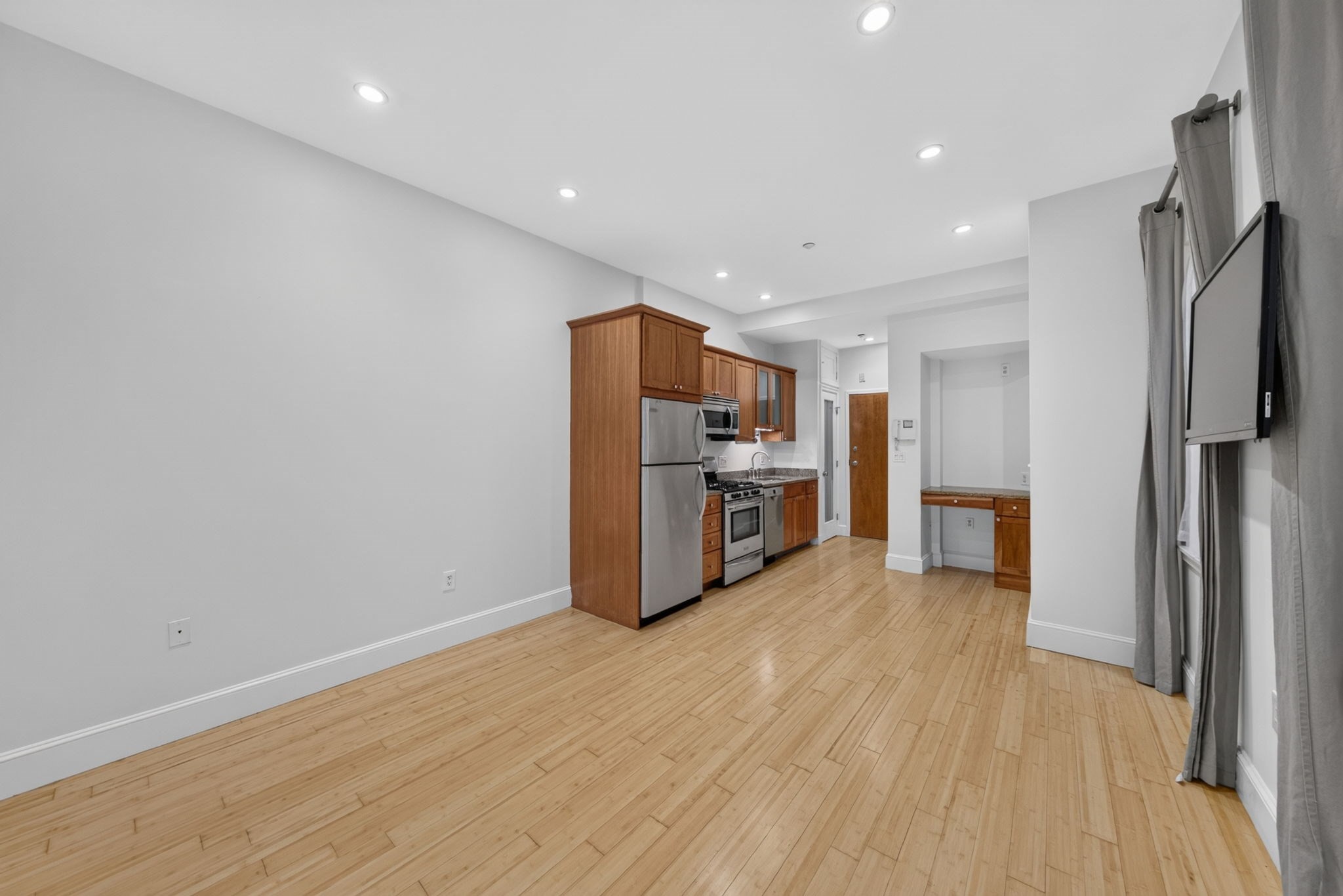 8 Garden Court # 2 Property Photo 5