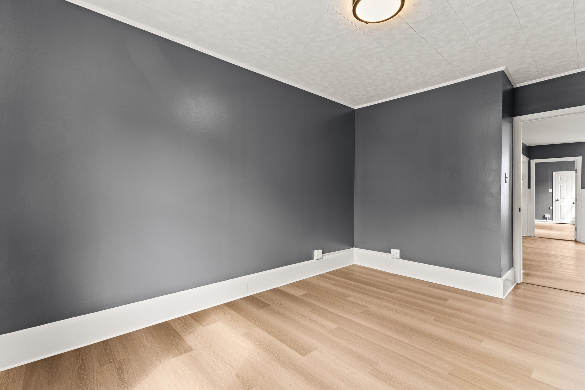 1190 Pleasant St Property Photo 13