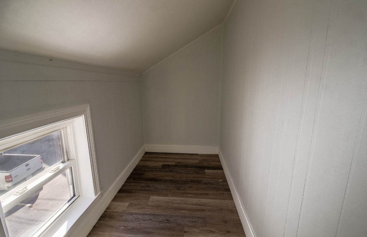1190 Pleasant St Property Photo 29