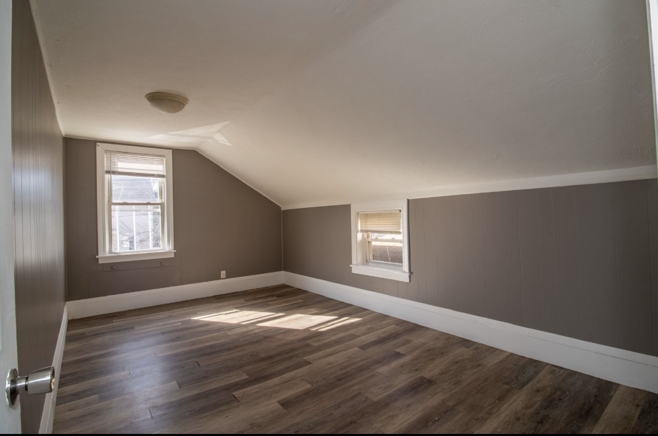 1190 Pleasant St Property Photo 32