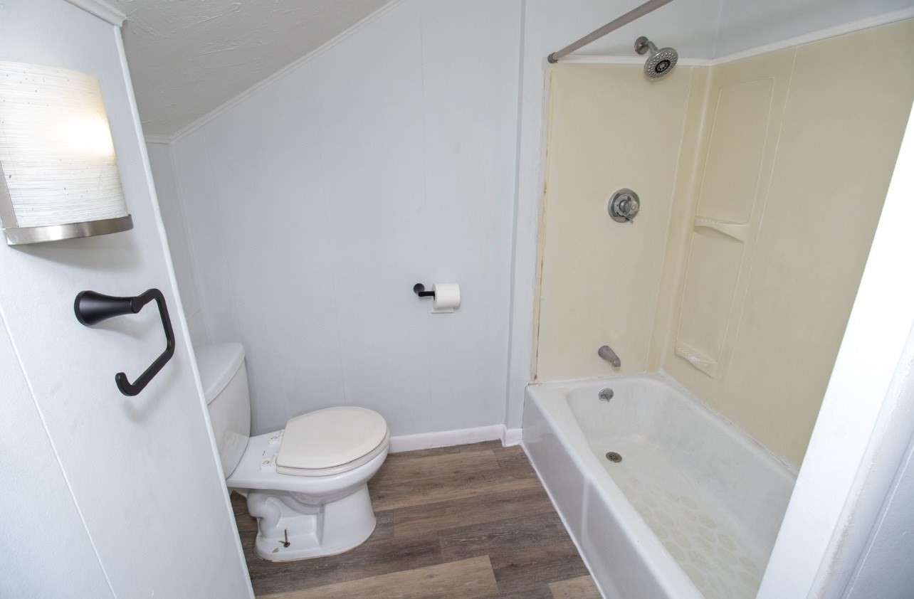 1190 Pleasant St Property Photo 37