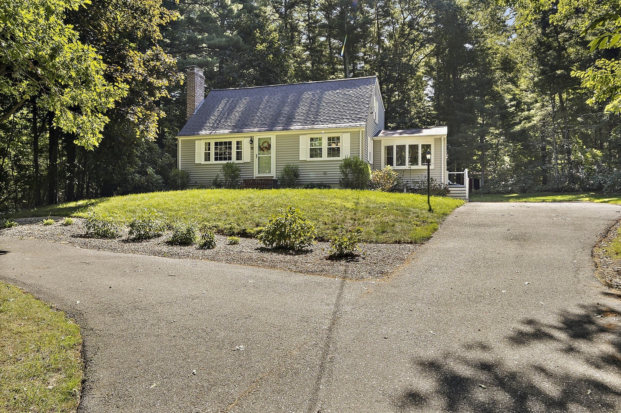 75 Oak St Property Photo 1