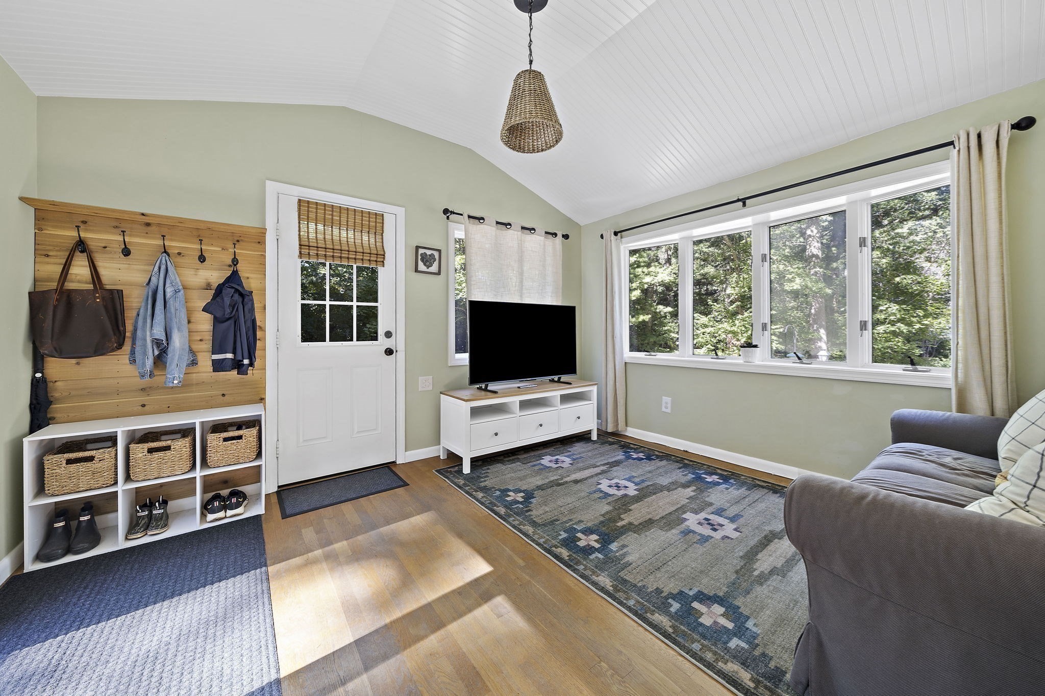 75 Oak St Property Photo 8