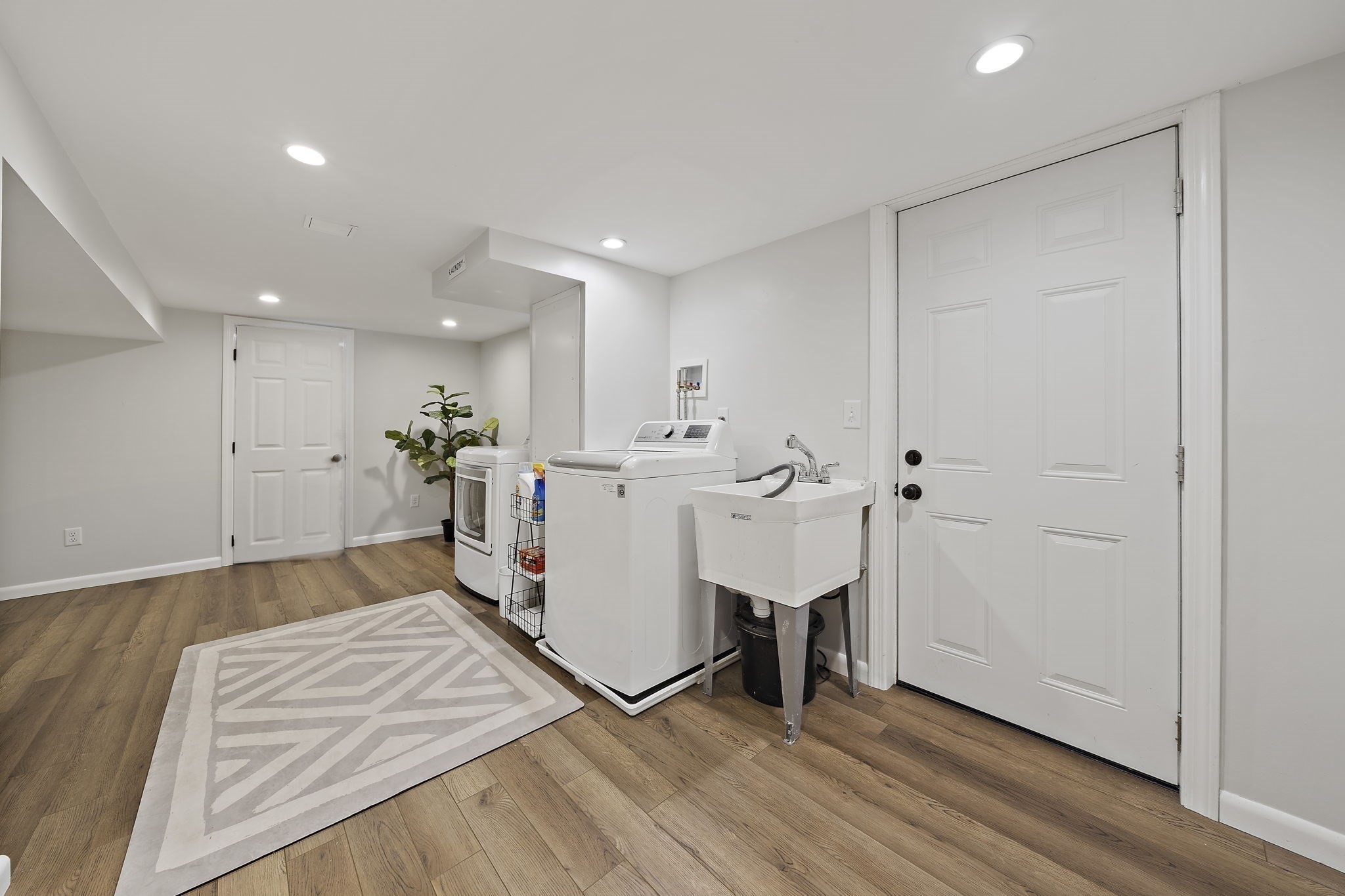 75 Oak St Property Photo 16