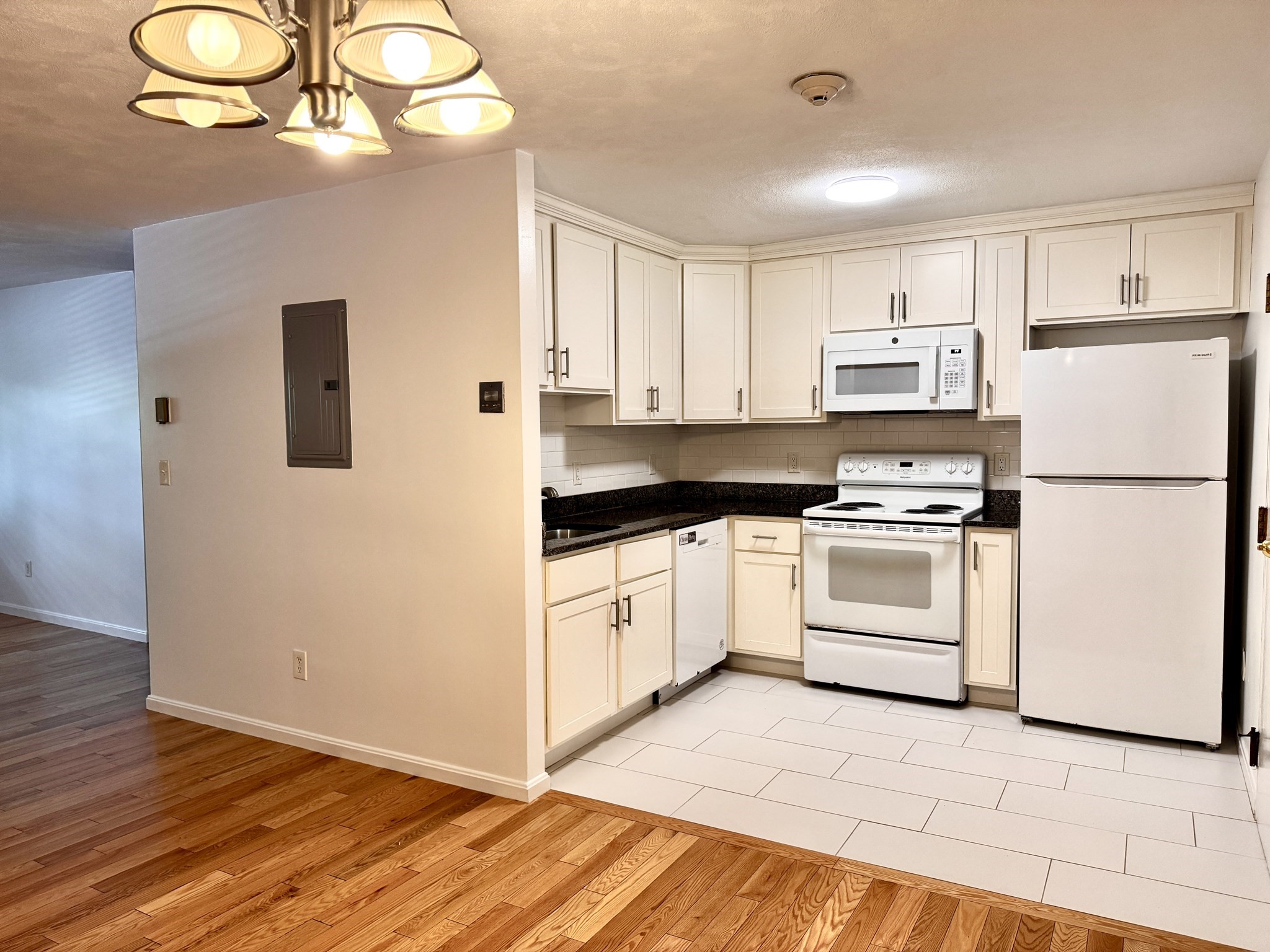395 Revere Beach Pkwy # 2c Property Photo 3
