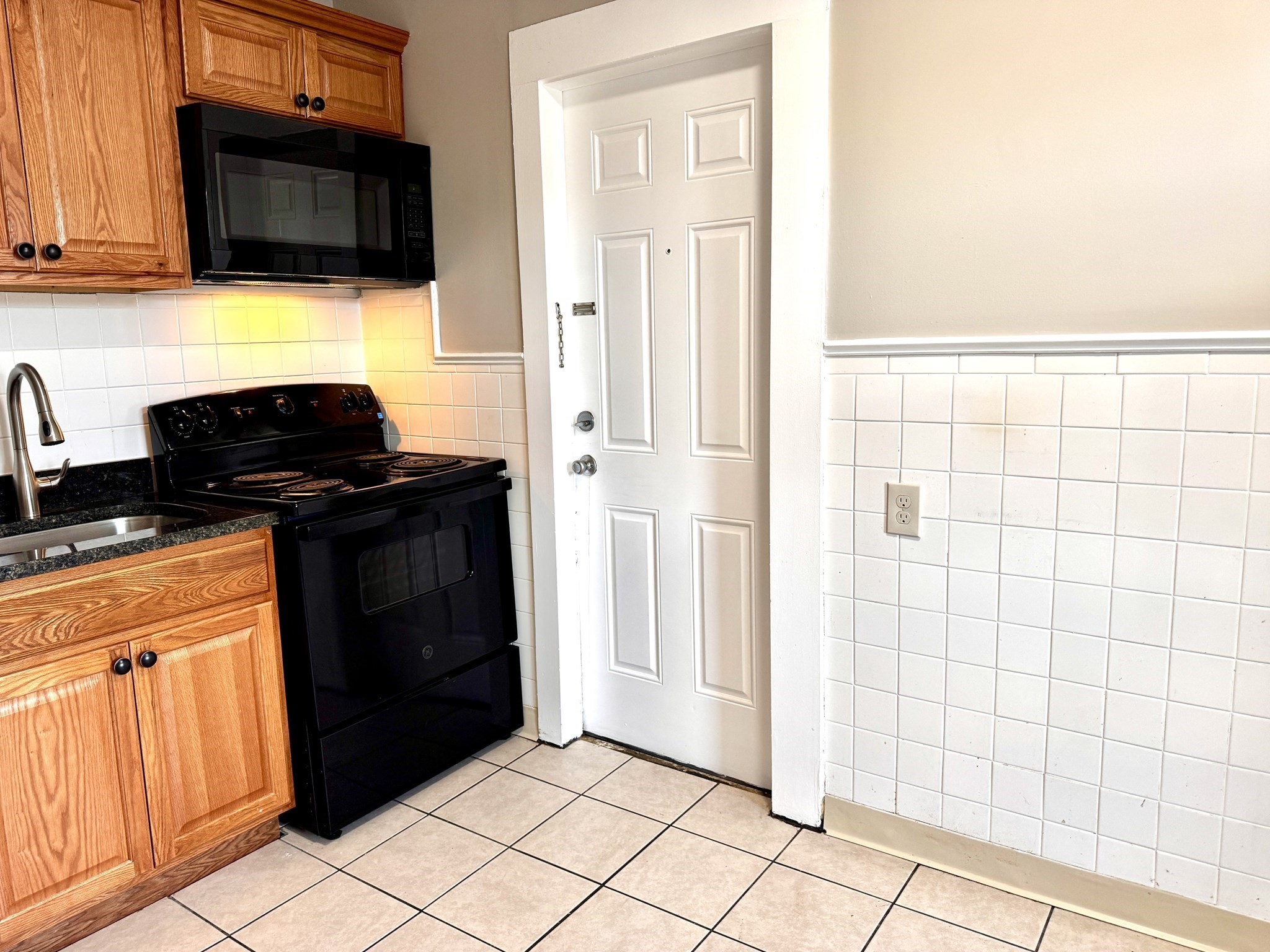 8 Chase # 18 Property Photo 1