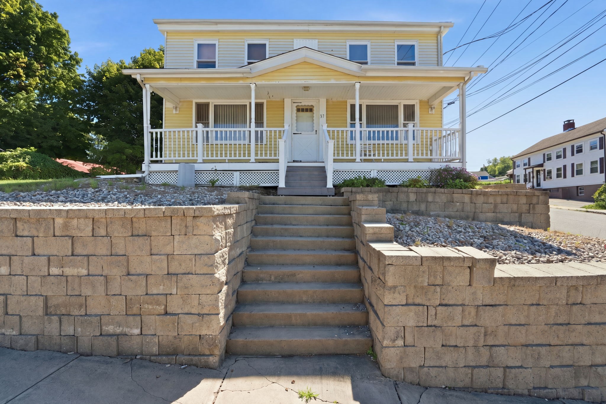 37 Howard St Property Photo 1