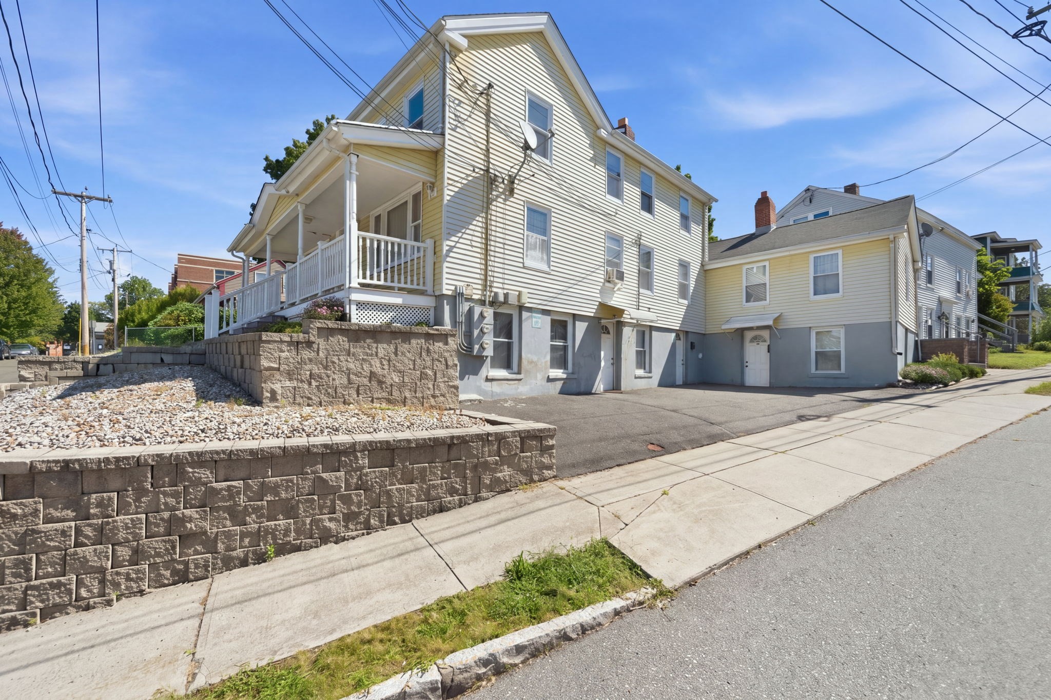 37 Howard St Property Photo 4