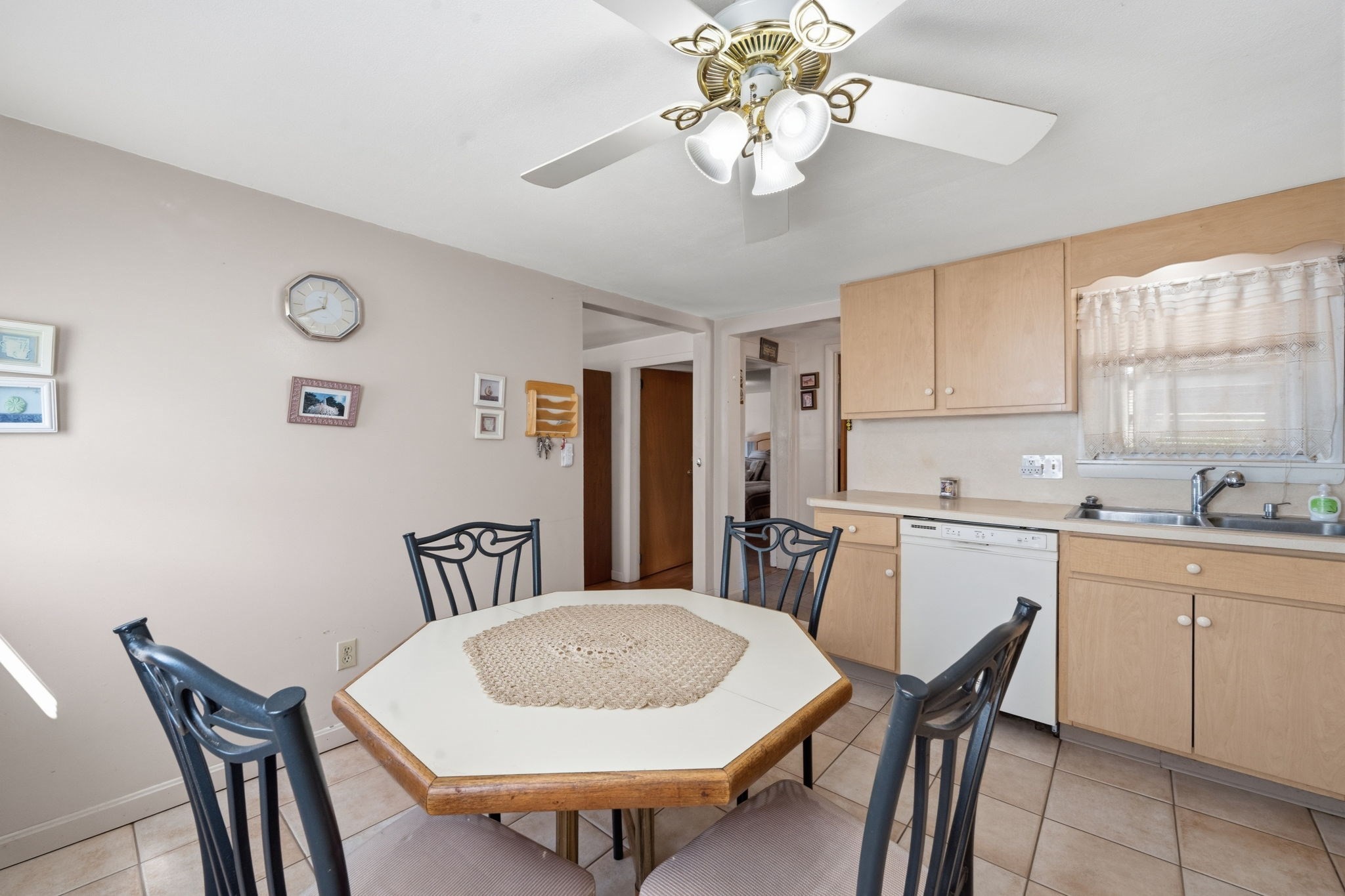 37 Howard St Property Photo 14