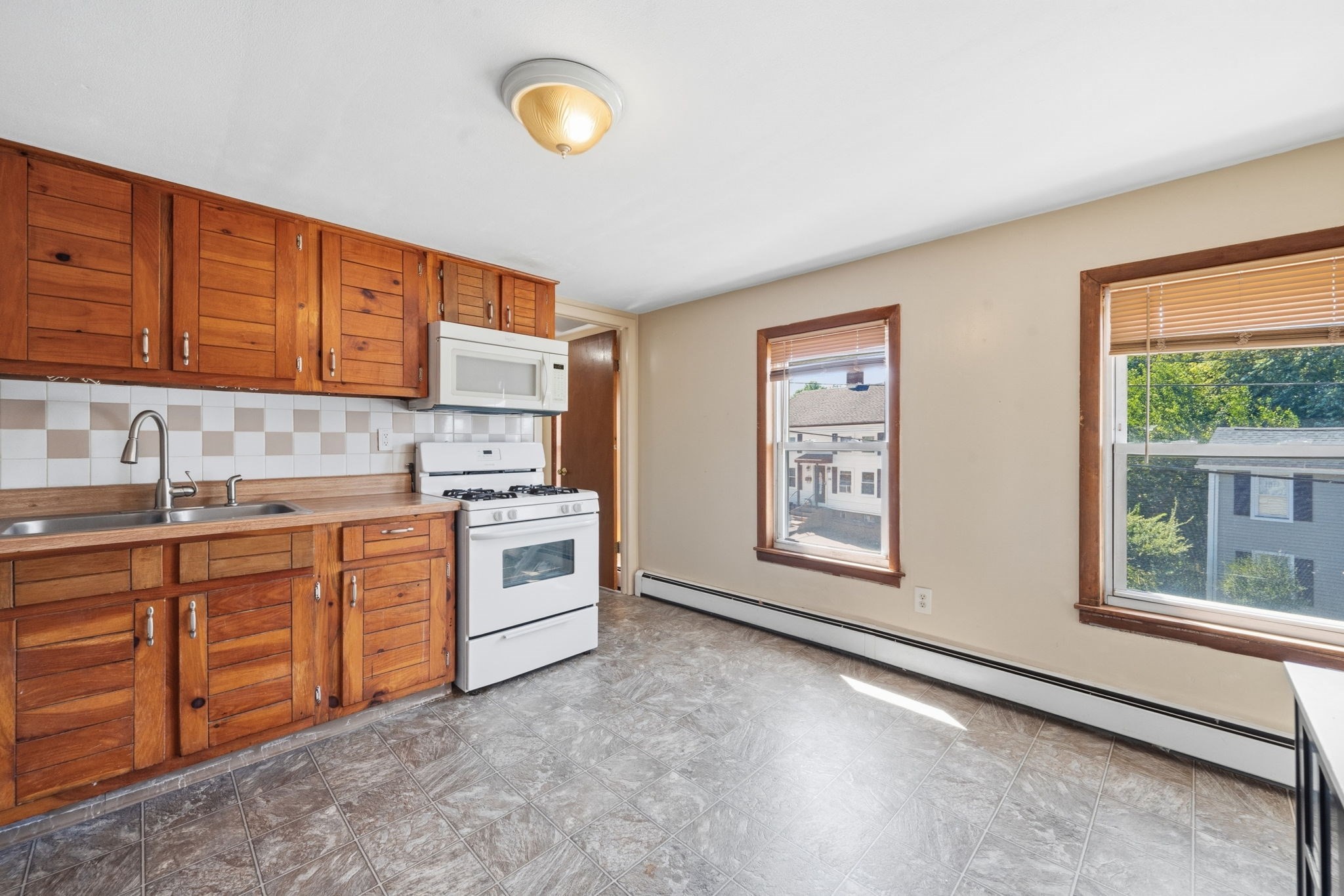 37 Howard St Property Photo 16