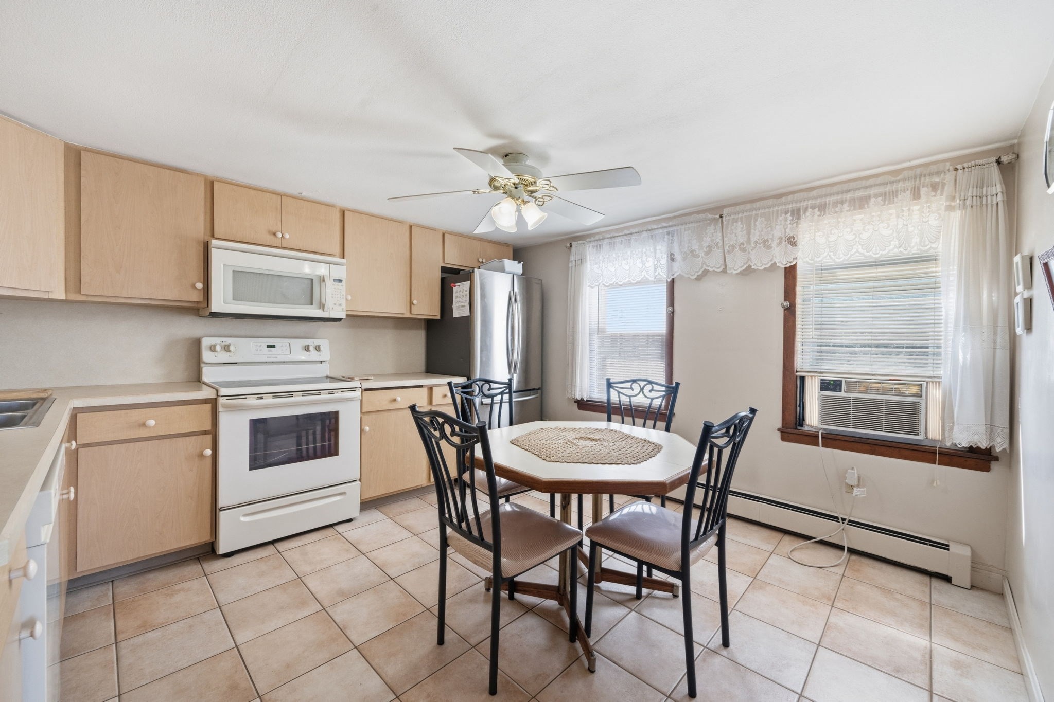 37 Howard St Property Photo 17