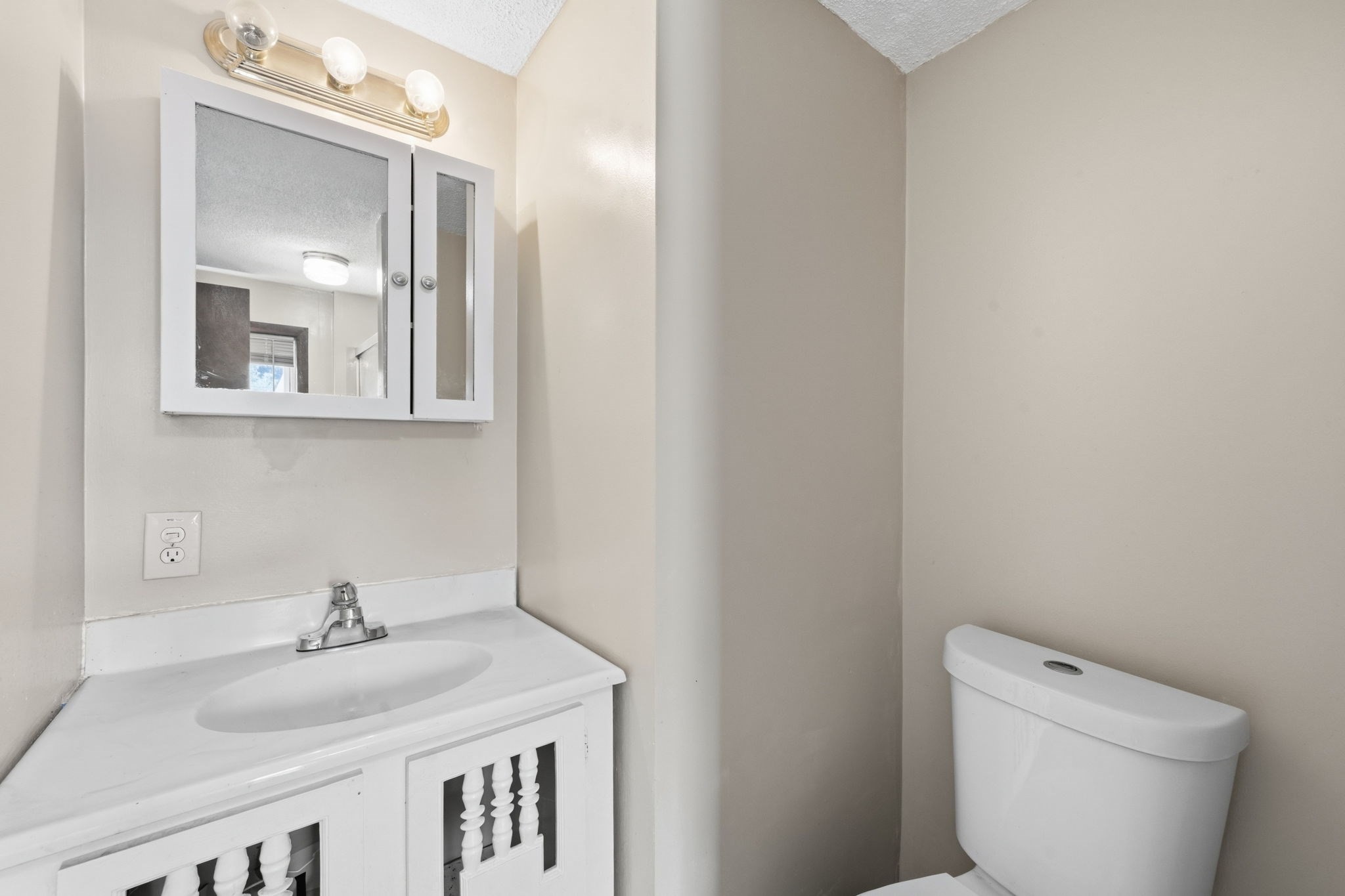 37 Howard St Property Photo 33
