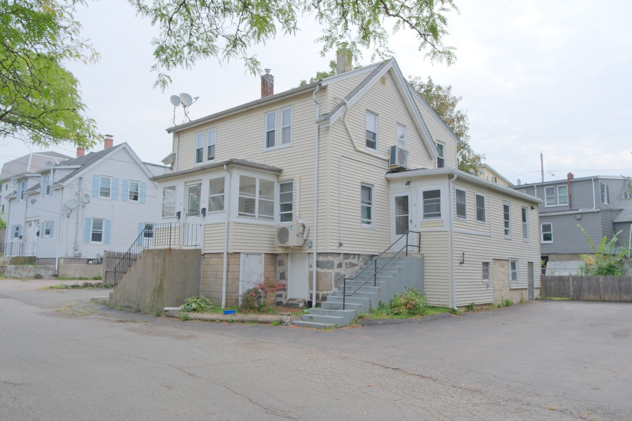 12 Parmenter Pl # 2 Property Photo 2