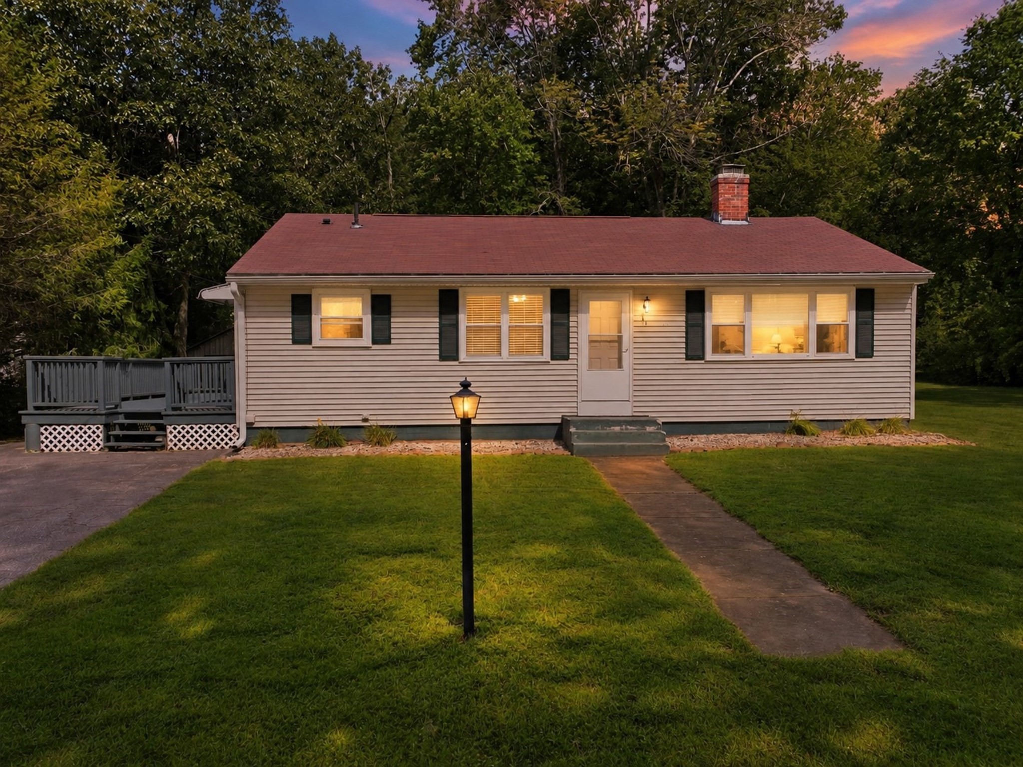 42 Lakeview Dr Property Photo 1