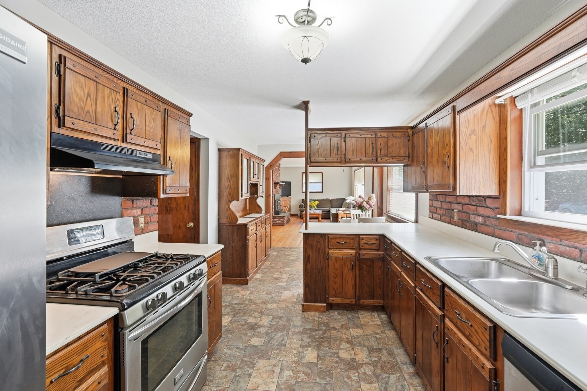 42 Lakeview Dr Property Photo 4