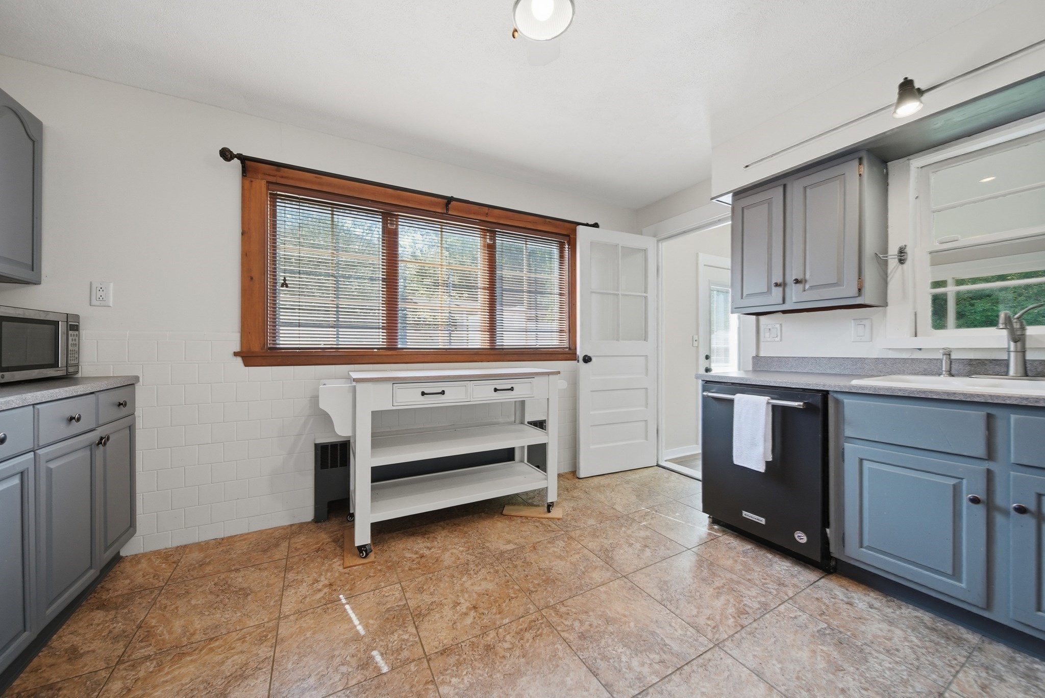 38 1/2 Abington Ave Property Photo 17