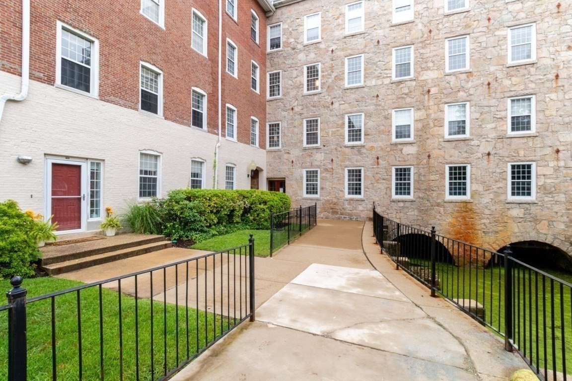 7 S Stone Mill Dr # 403 Property Photo 4
