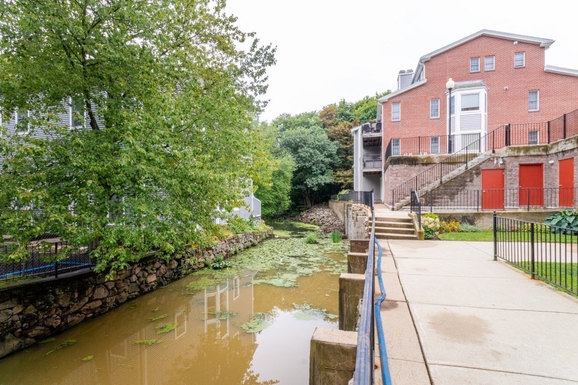 7 S Stone Mill Dr # 403 Property Photo 6