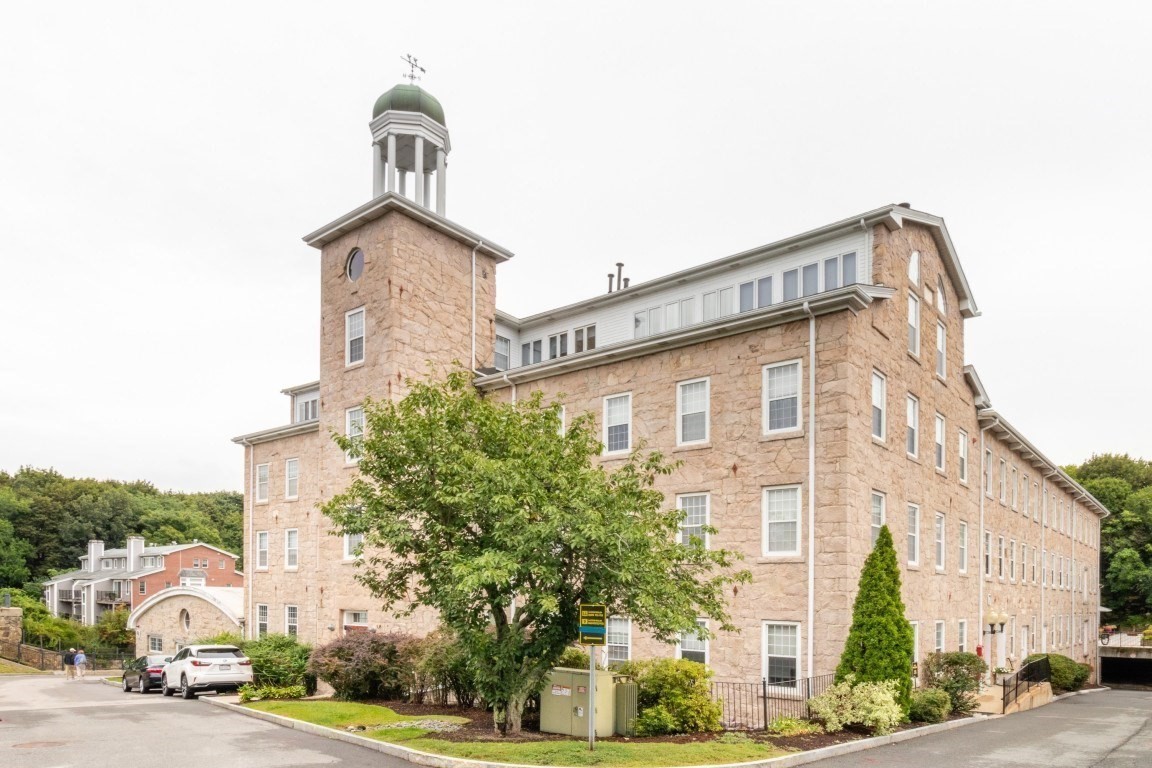 7 S Stone Mill Dr # 403 Property Photo 8