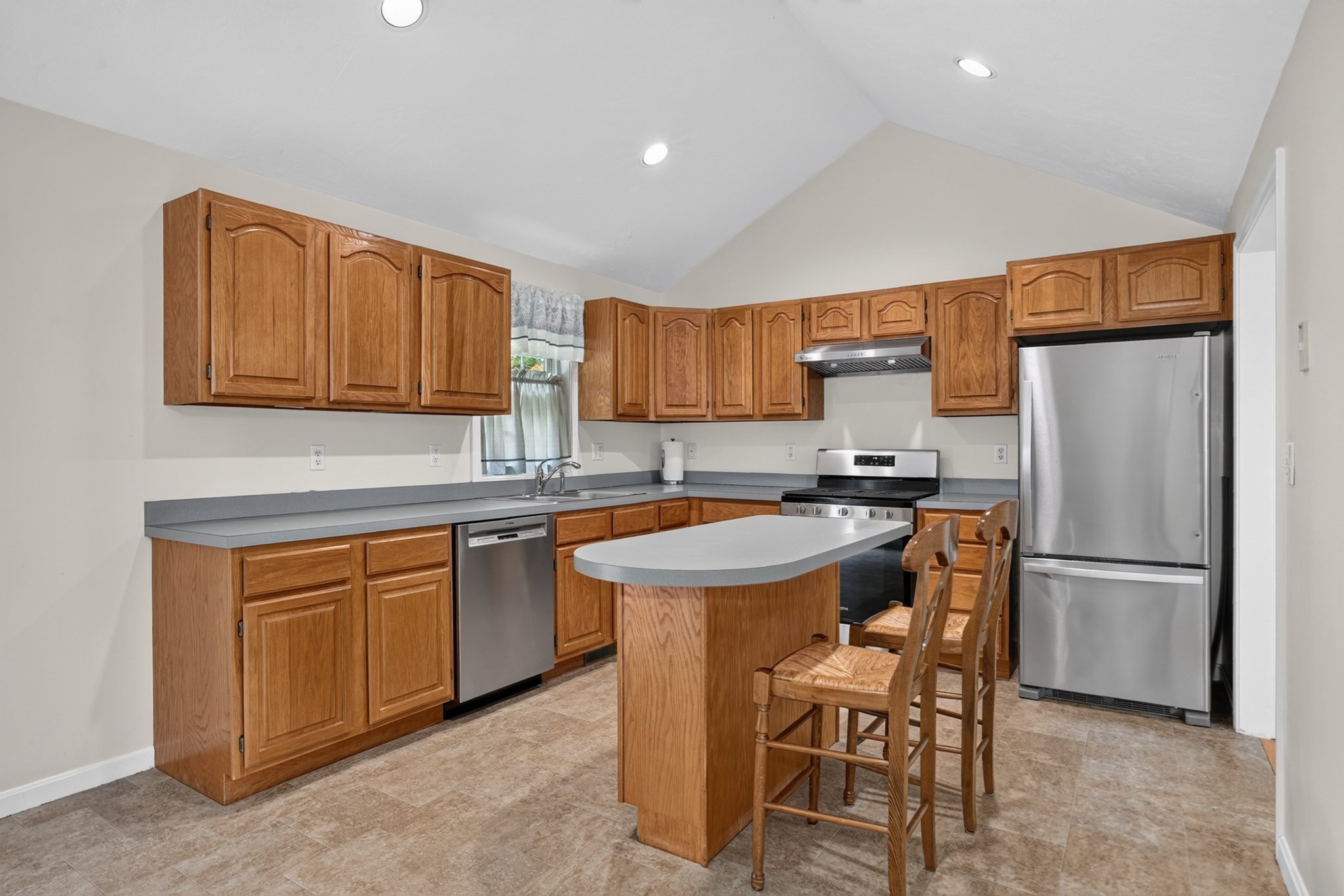 3 Greenside Ln Property Photo 5