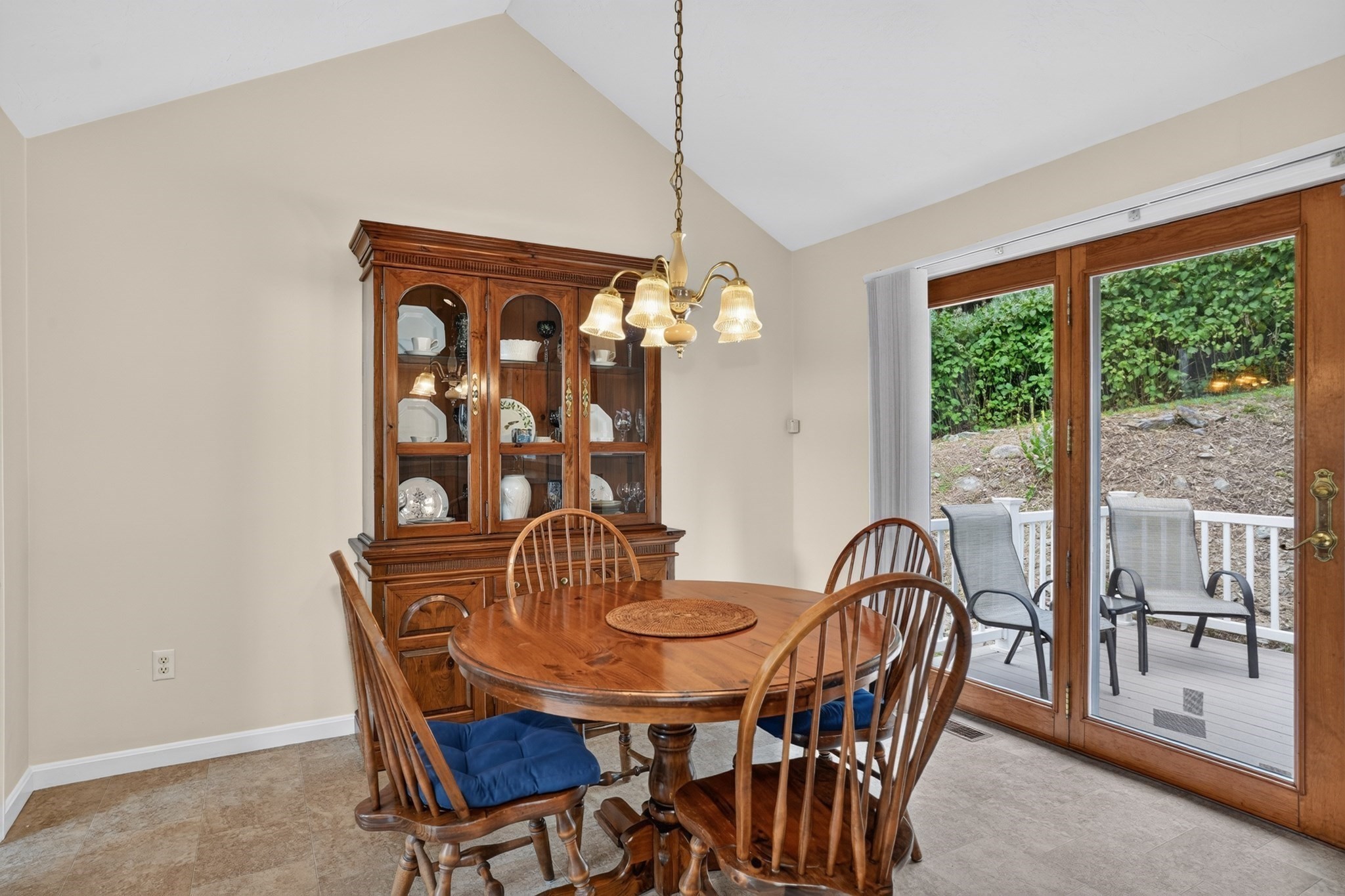 3 Greenside Ln Property Photo 6