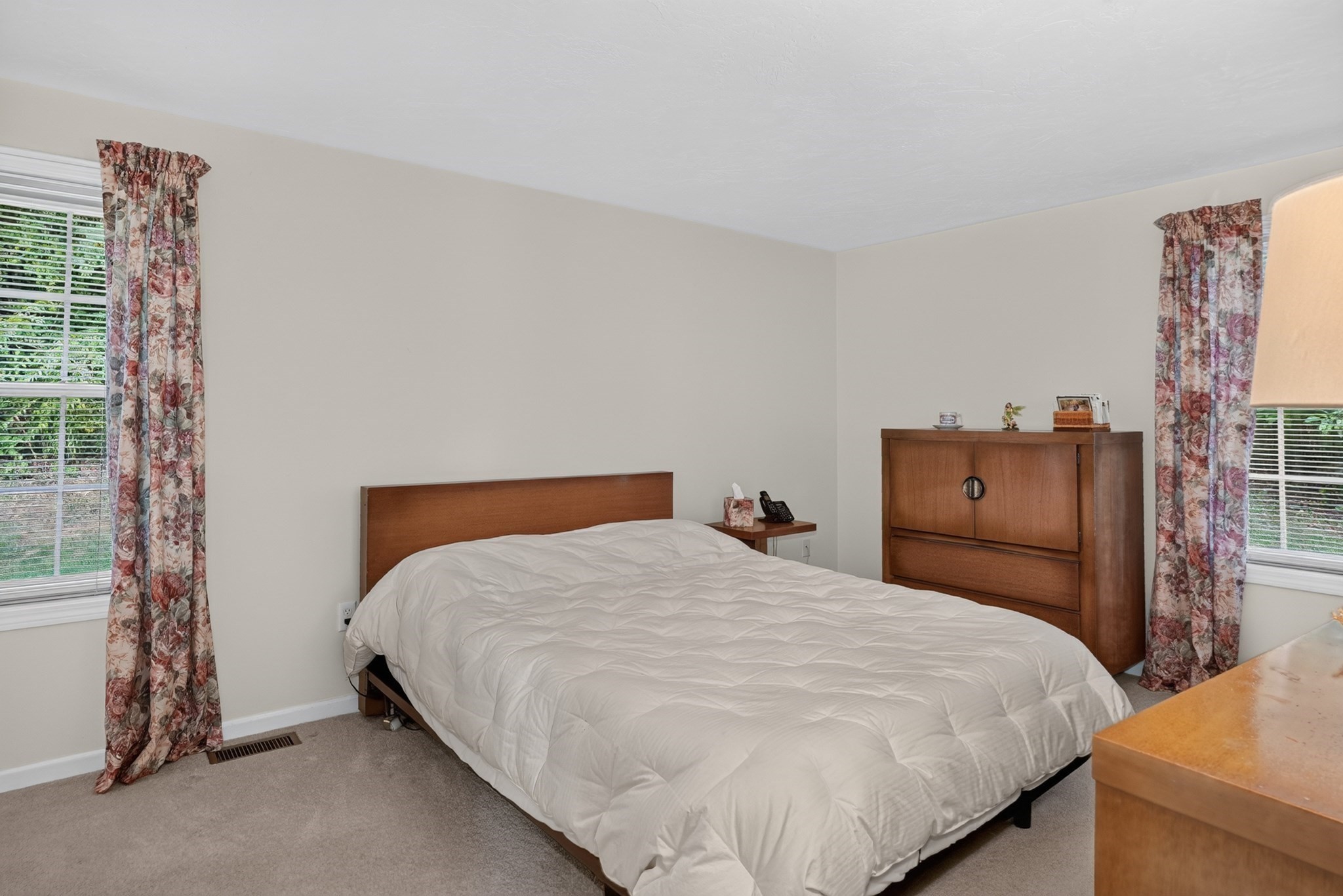 3 Greenside Ln Property Photo 10