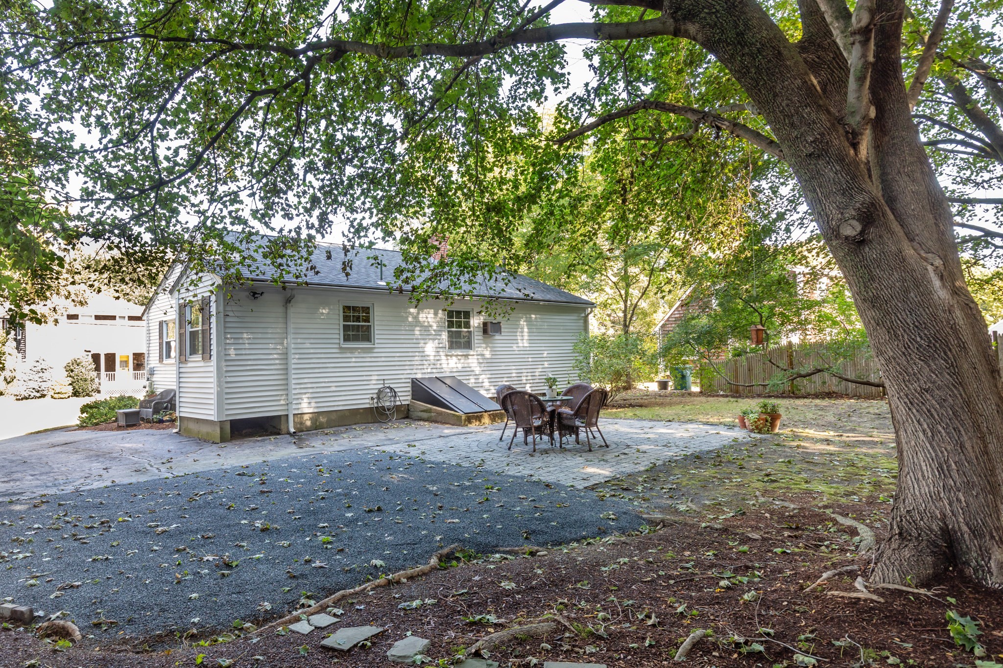 64 Alden St Property Photo 8