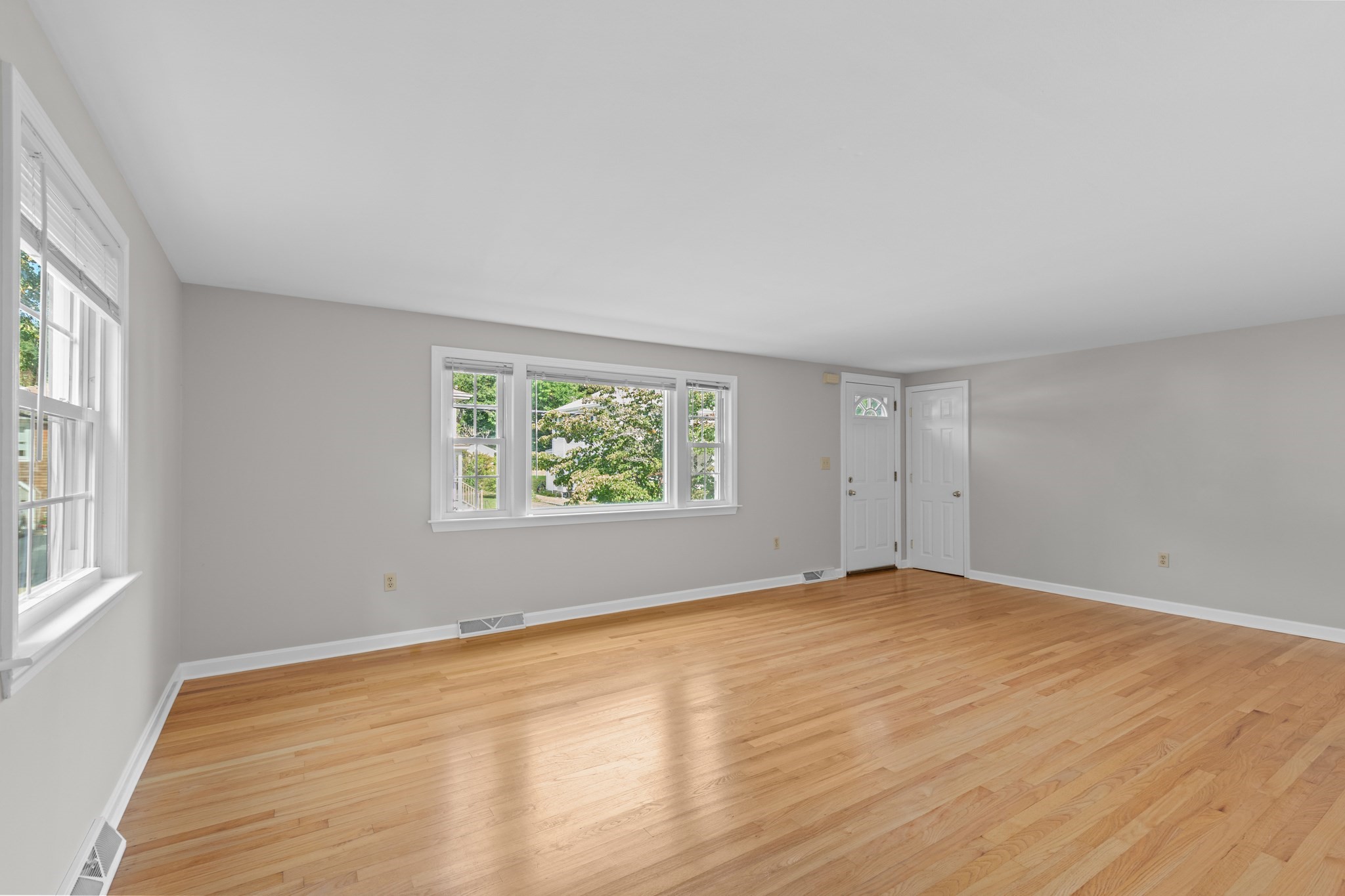 64 Alden St Property Photo 9
