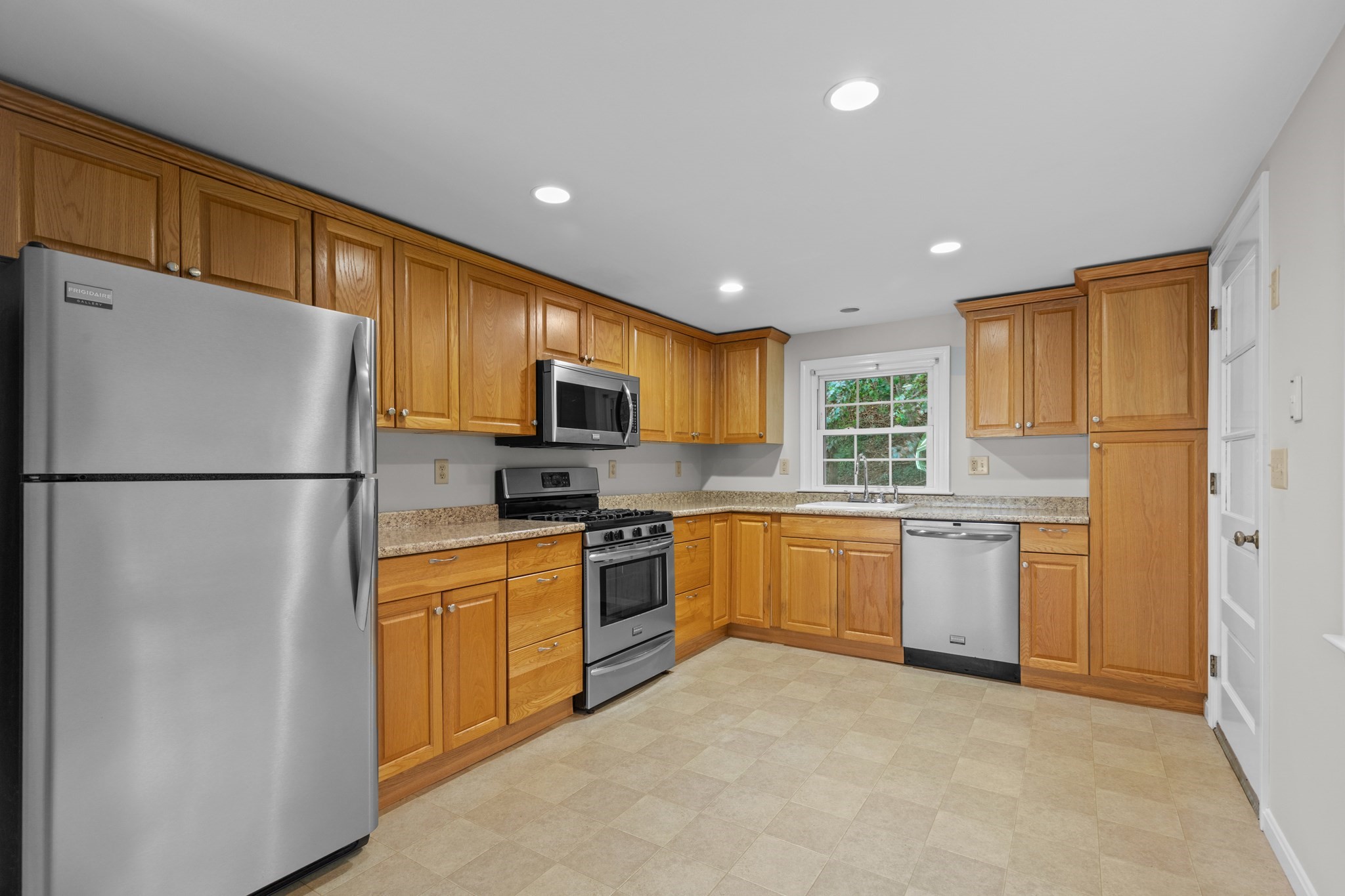 64 Alden St Property Photo 12
