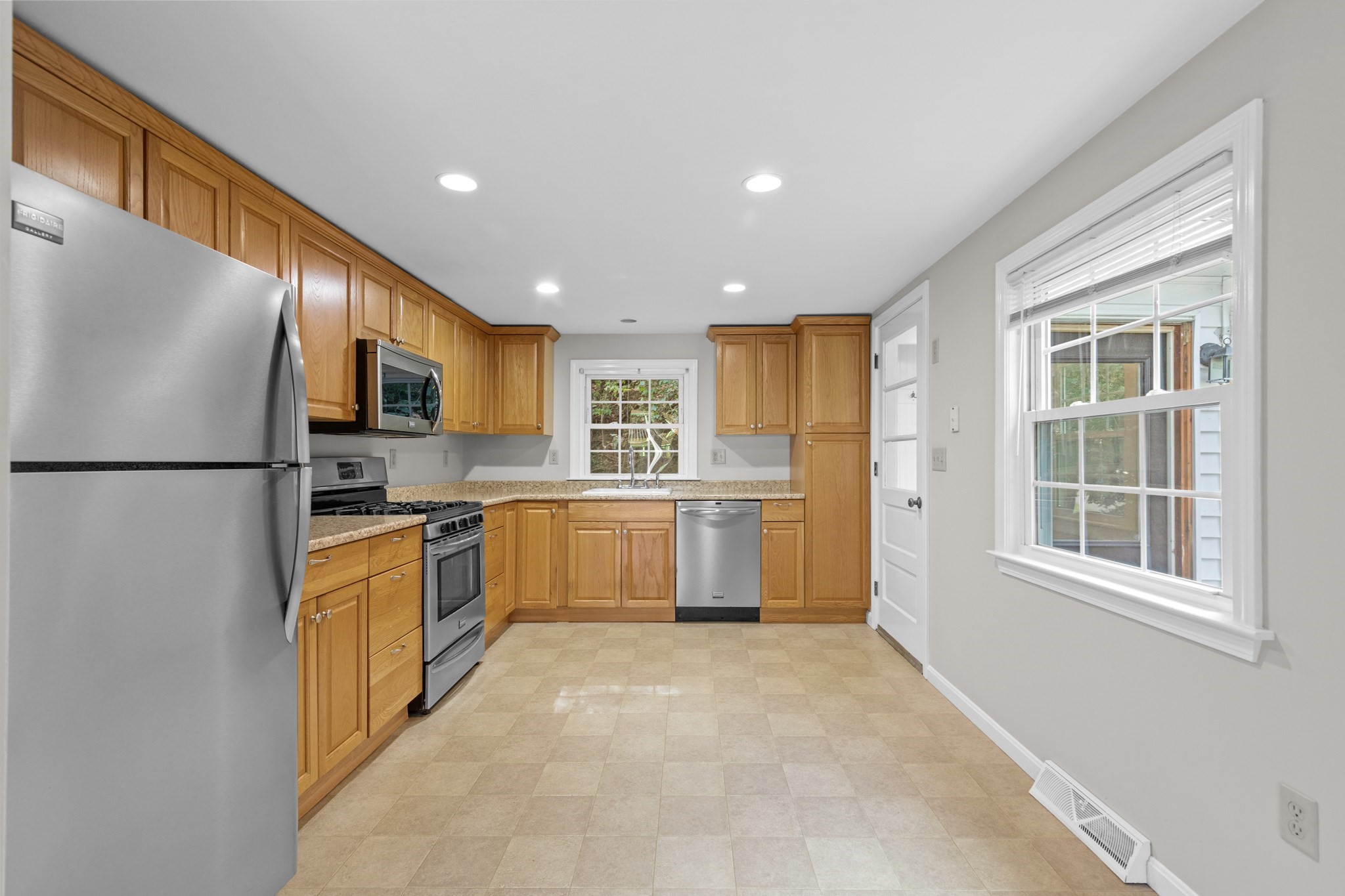 64 Alden St Property Photo 13