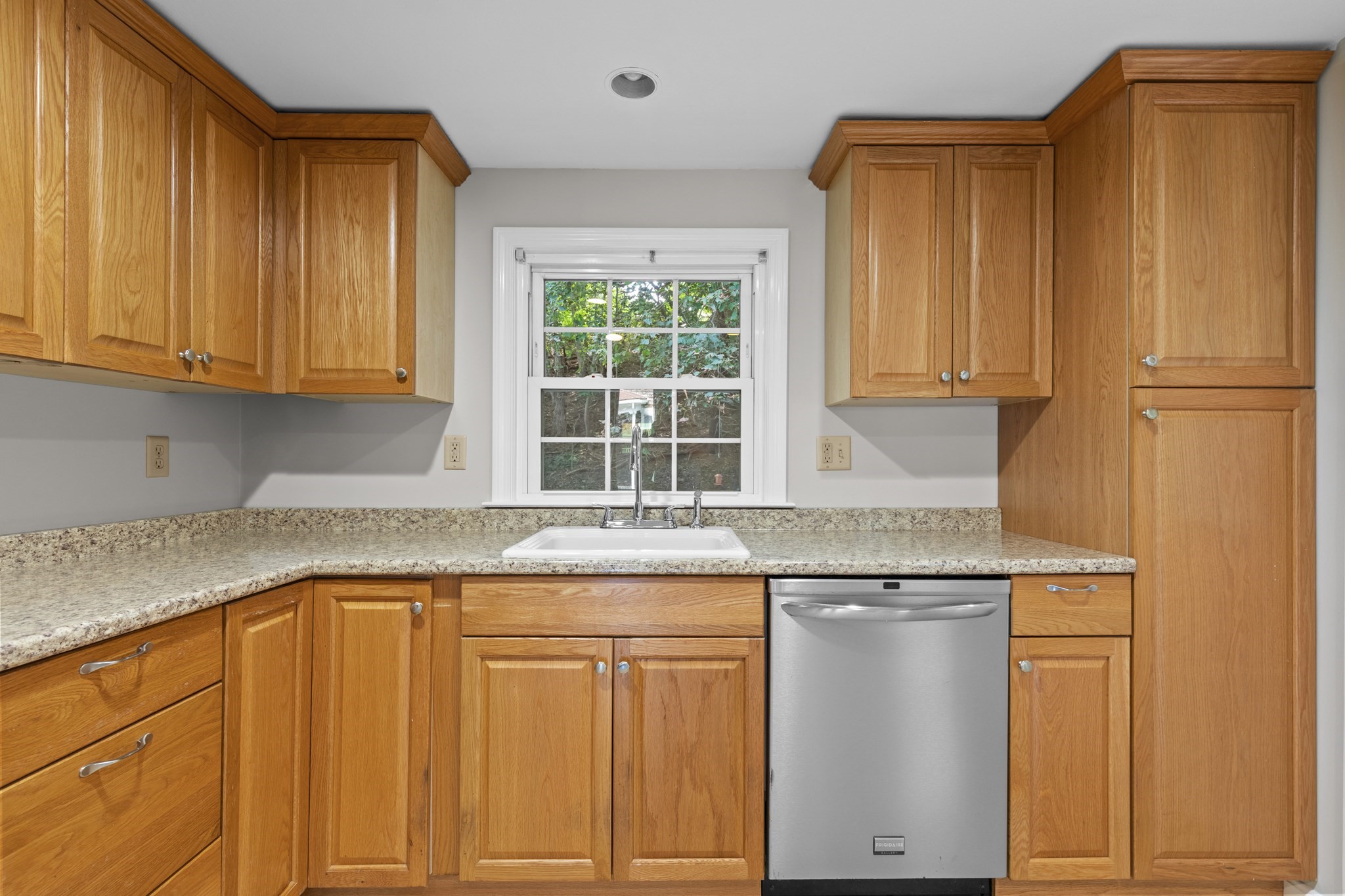 64 Alden St Property Photo 17