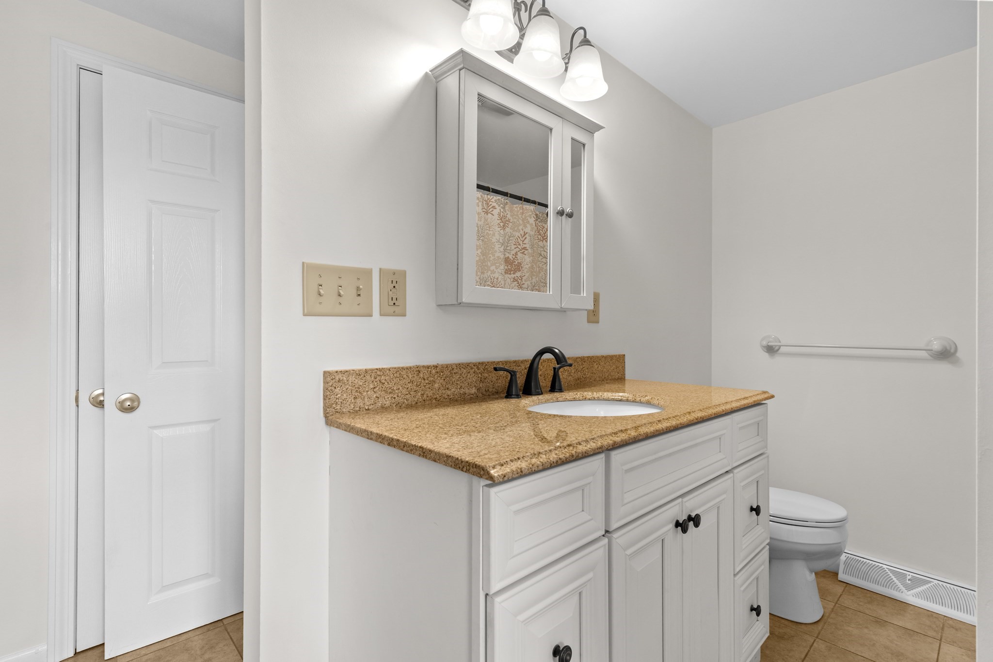 64 Alden St Property Photo 26