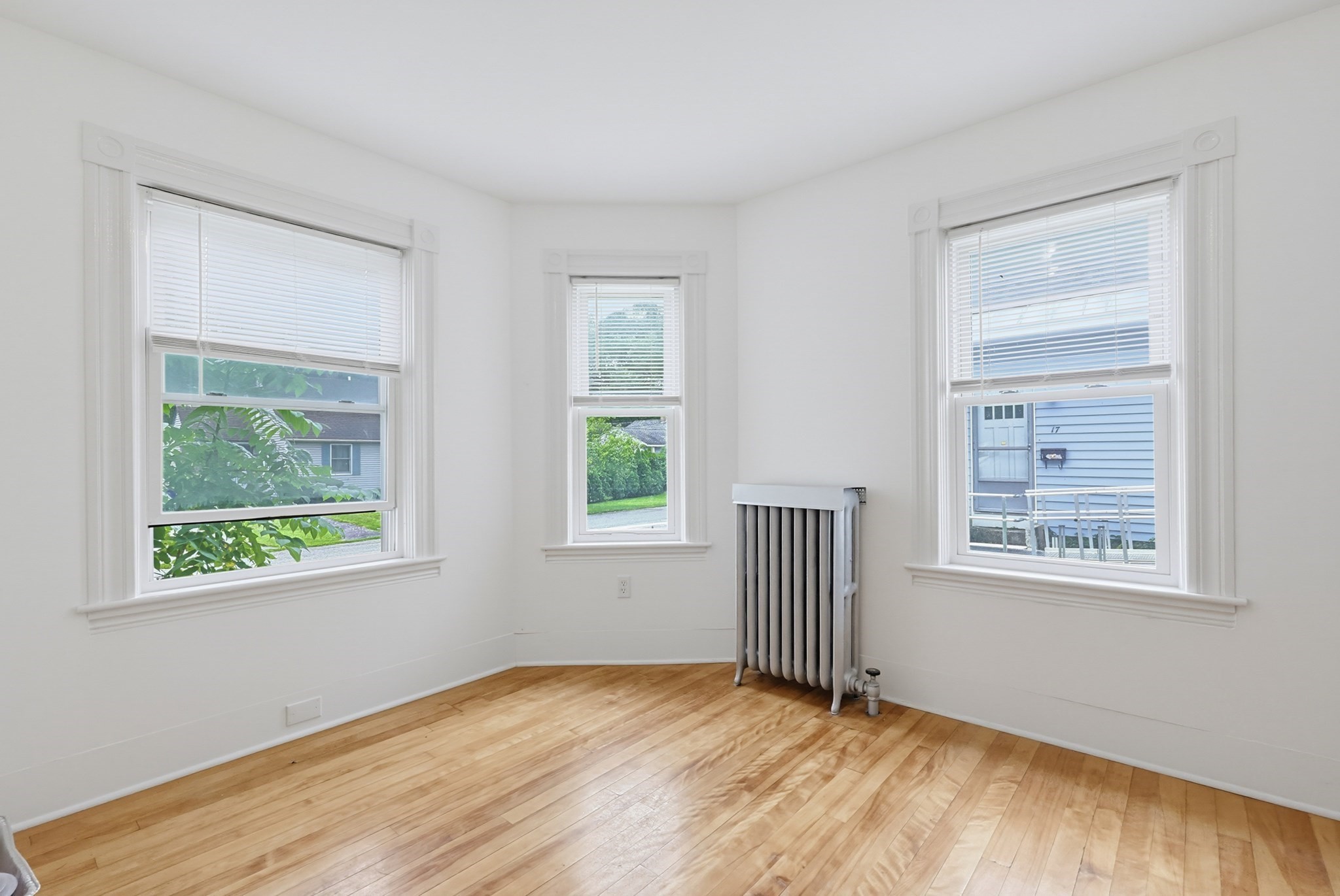 13 Campbell Ave Property Photo 8
