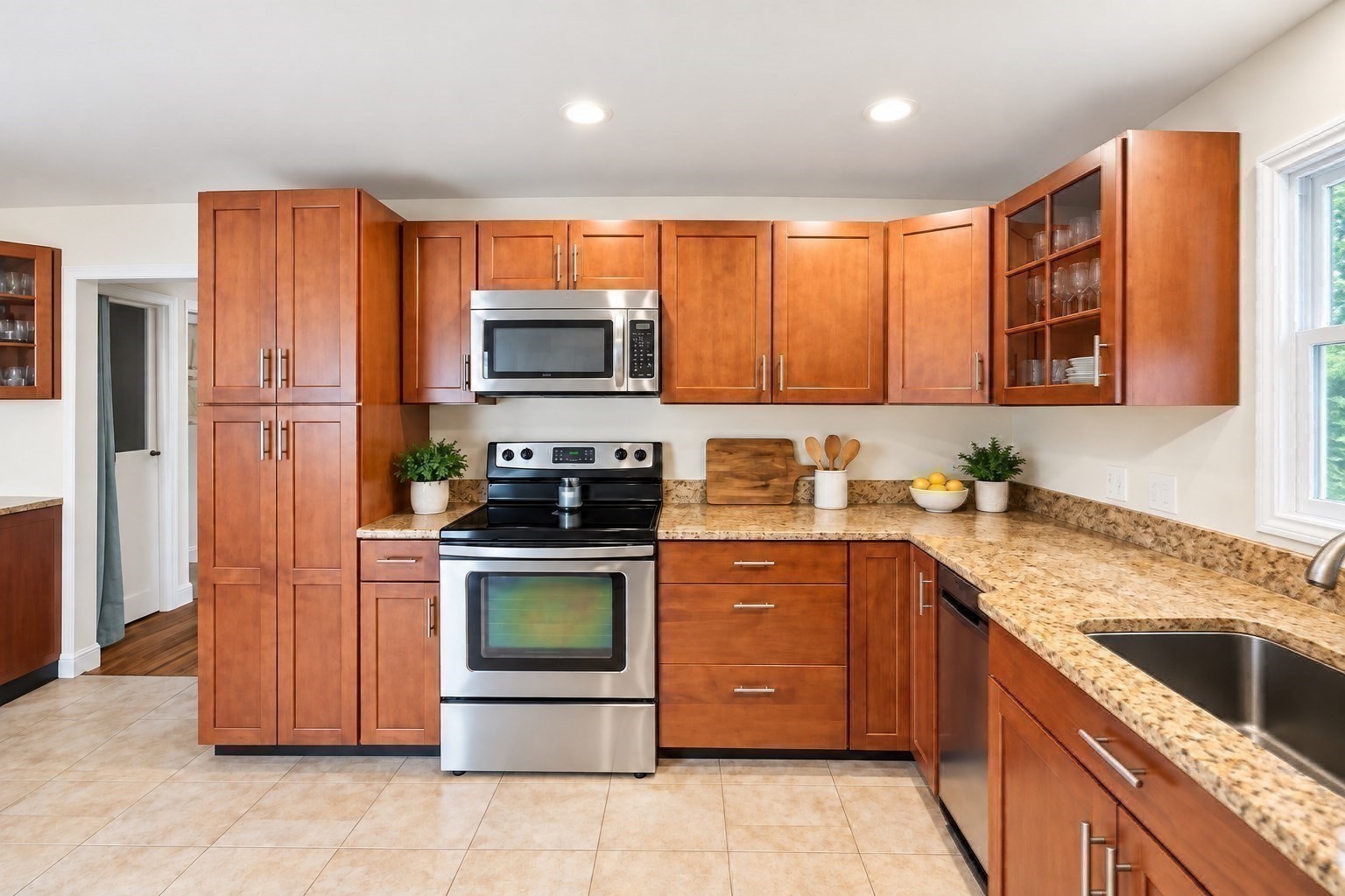 81 Warfield Avenue Property Photo 10